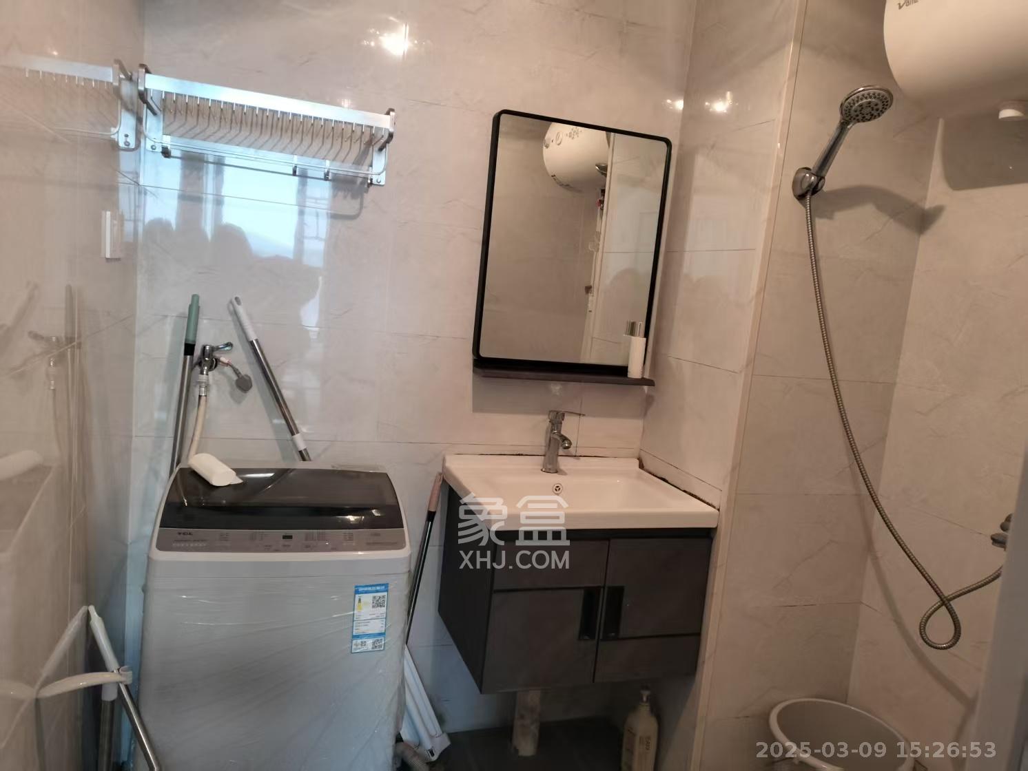 中南国际眼镜城(中伟商业中心) 1室1厅1卫 1100.0元/月 中南国际眼镜城(中伟商业中心) 1室1厅1卫 1100.0元/月室内图