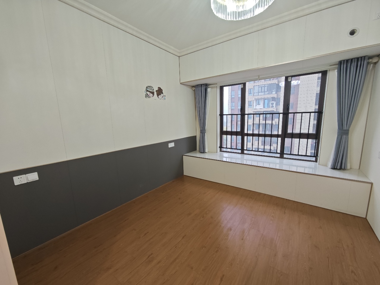 碧桂园豪园 4室2厅2卫 2000.0元/月 碧桂园豪园 4室2厅2卫 2000.0元/月室内图