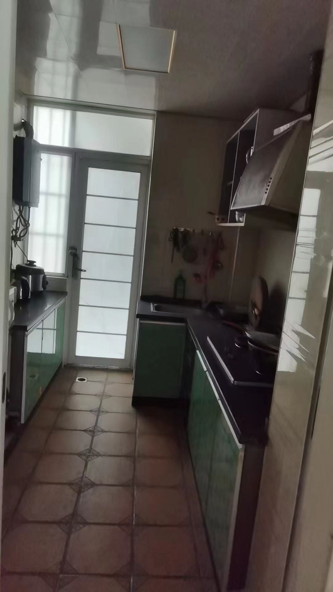 山水名苑 4室2厅2卫 100.0万 山水名苑 4室2厅2卫 100.0万客厅