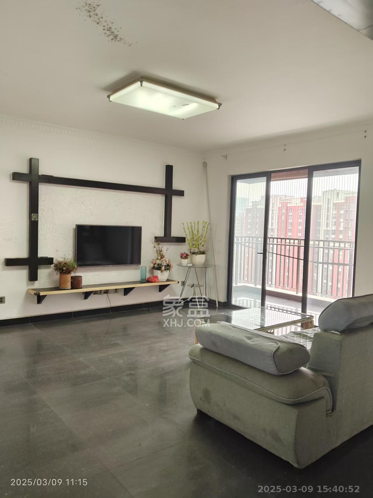 华润凤凰城二期  5室2厅2卫    3500.0元/月 华润凤凰城二期  5室2厅2卫    3500.0元/月室内图