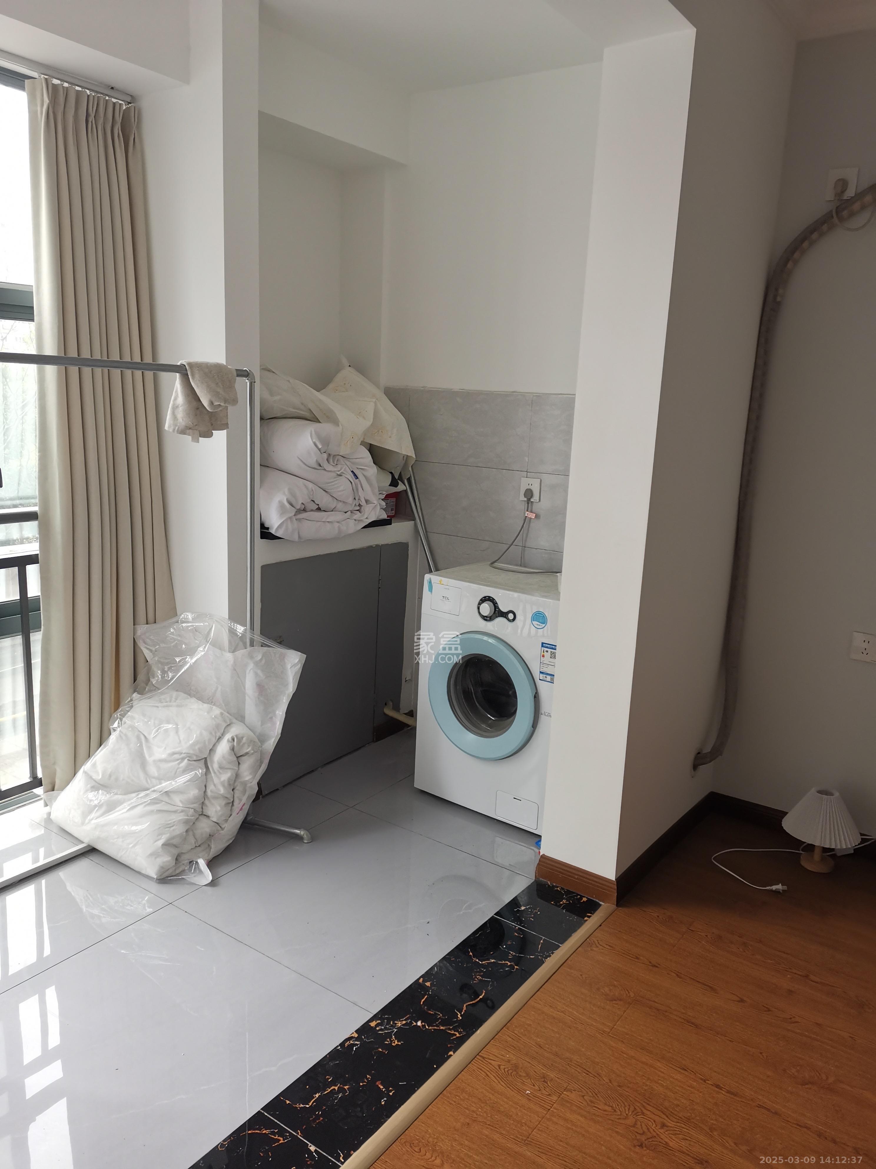 香雨一品  1室2厅0卫   2200.00元/月室内图