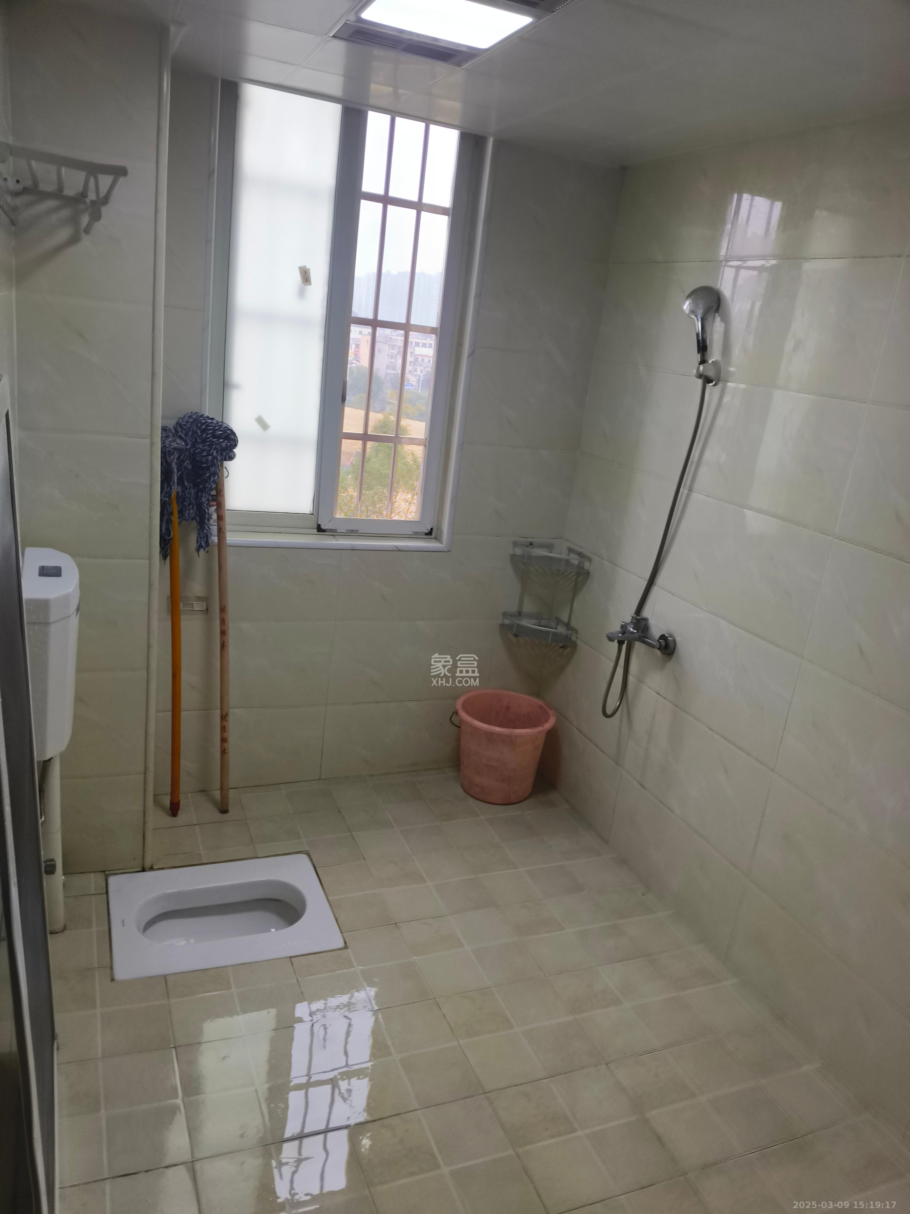 和润园一、二期 3室2厅2卫 2200.0元/月 和润园一、二期 3室2厅2卫 2200.0元/月室内图