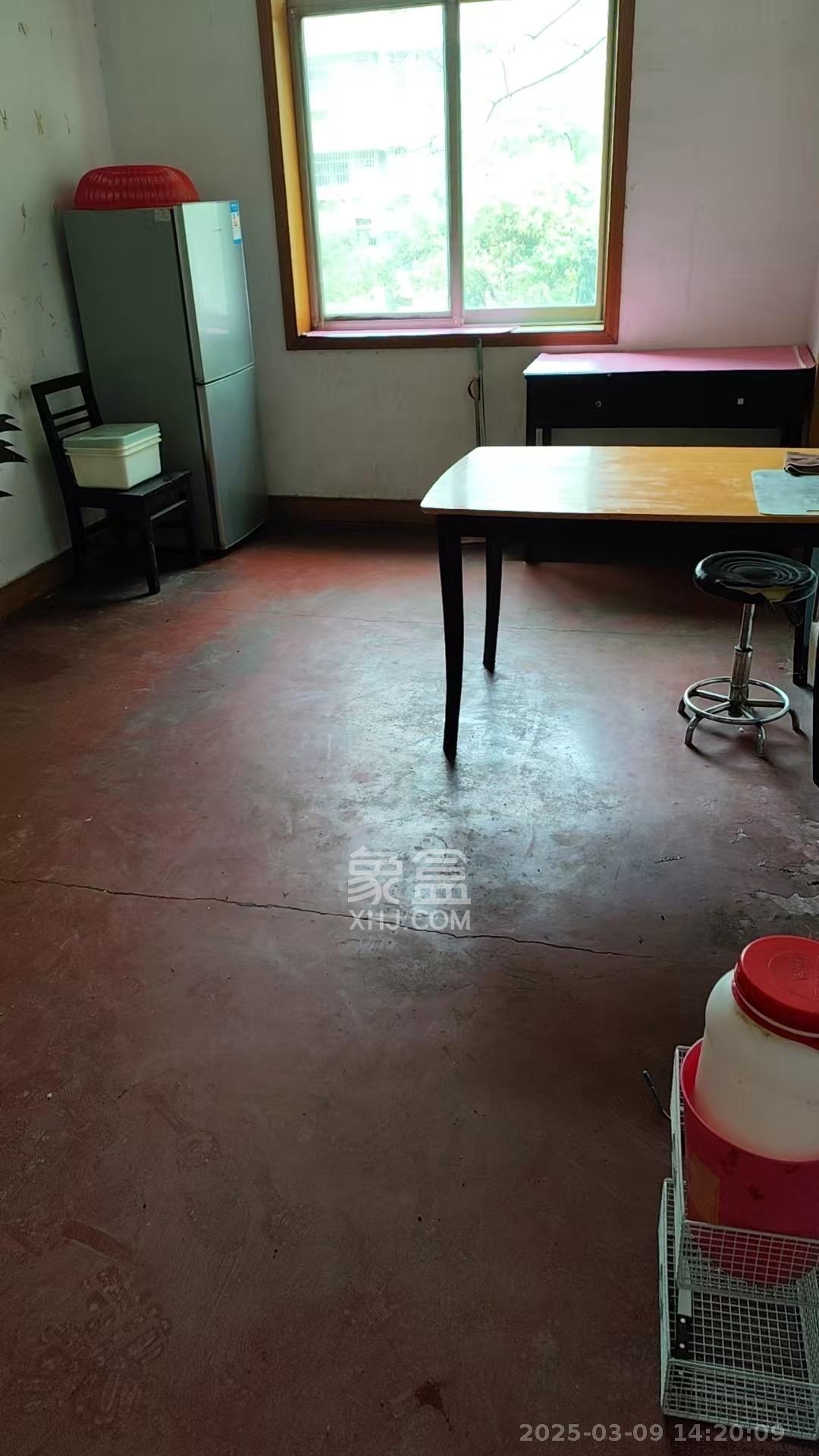 三湘小区 3室1厅1卫 1200.0元/月 三湘小区 3室1厅1卫 1200.0元/月室内图