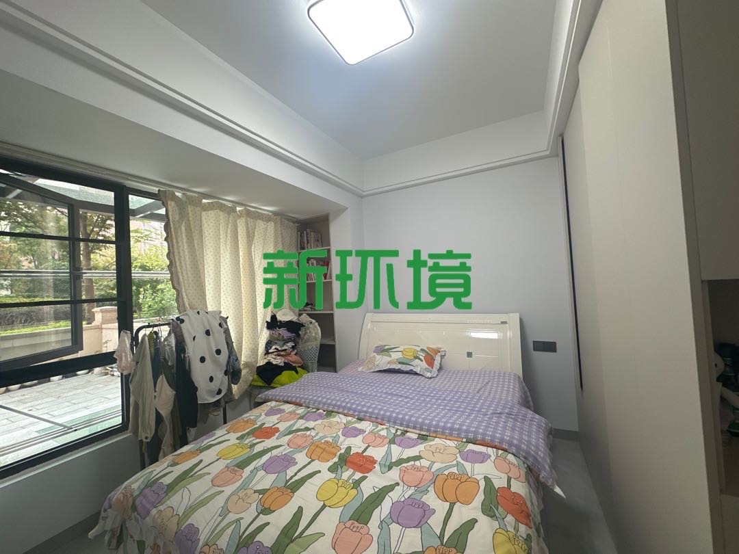 江与城  4室2厅2卫   138.00万卧室