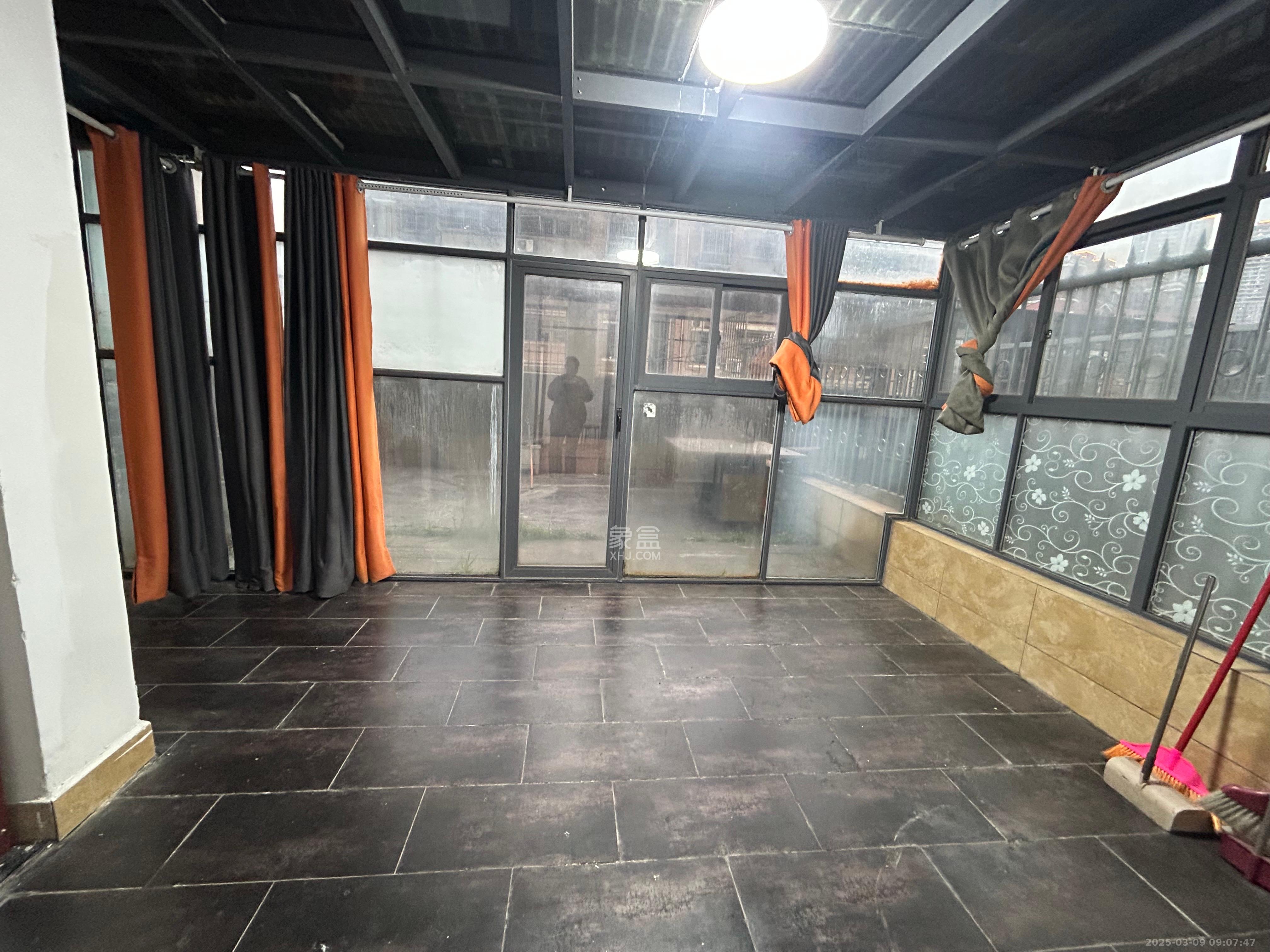 星蓝湾  3室2厅2卫   3300.00元/月室内图