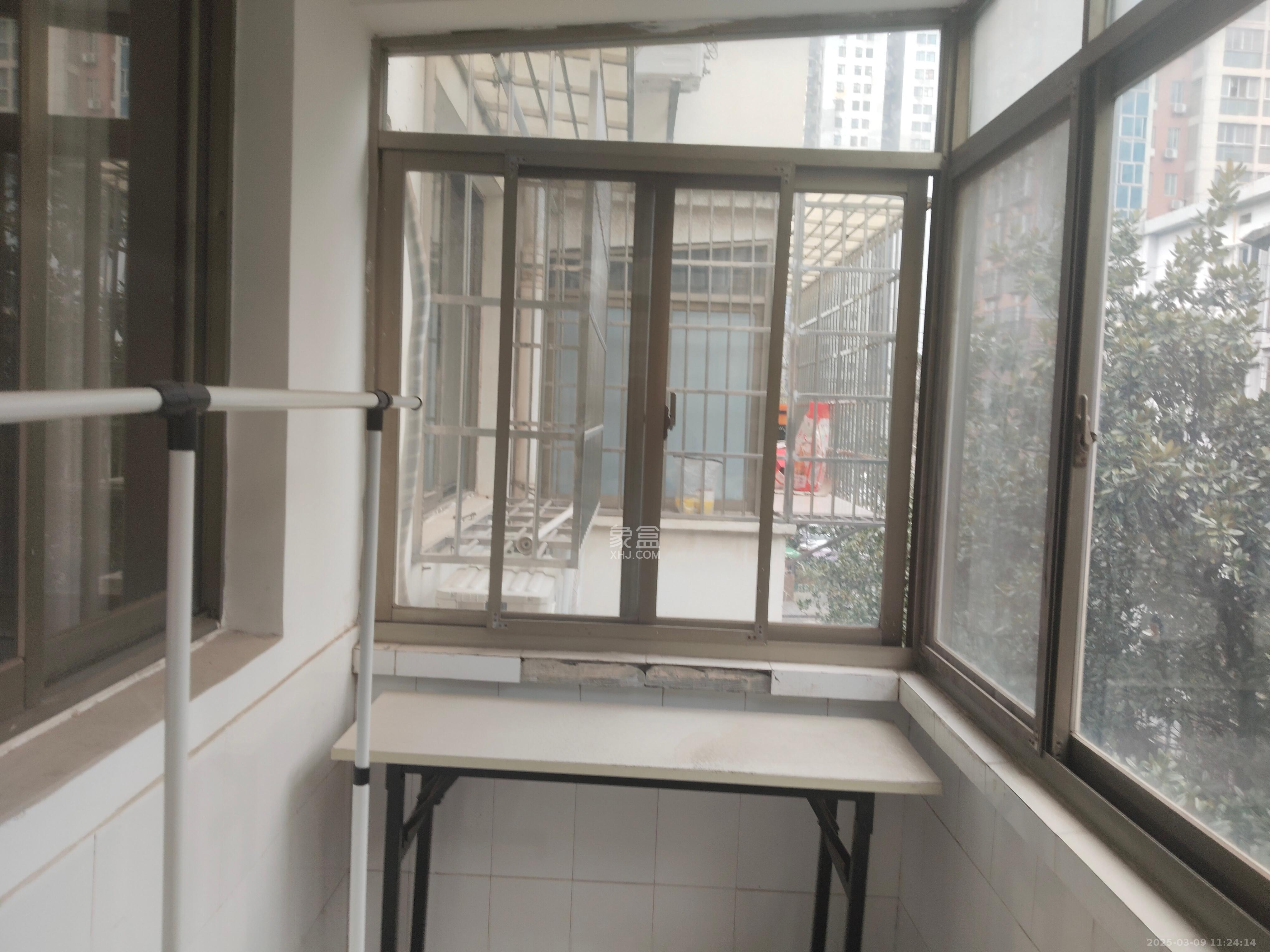 中南石油局宿舍 3室1厅1卫 2300.0元/月 中南石油局宿舍 3室1厅1卫 2300.0元/月室内图