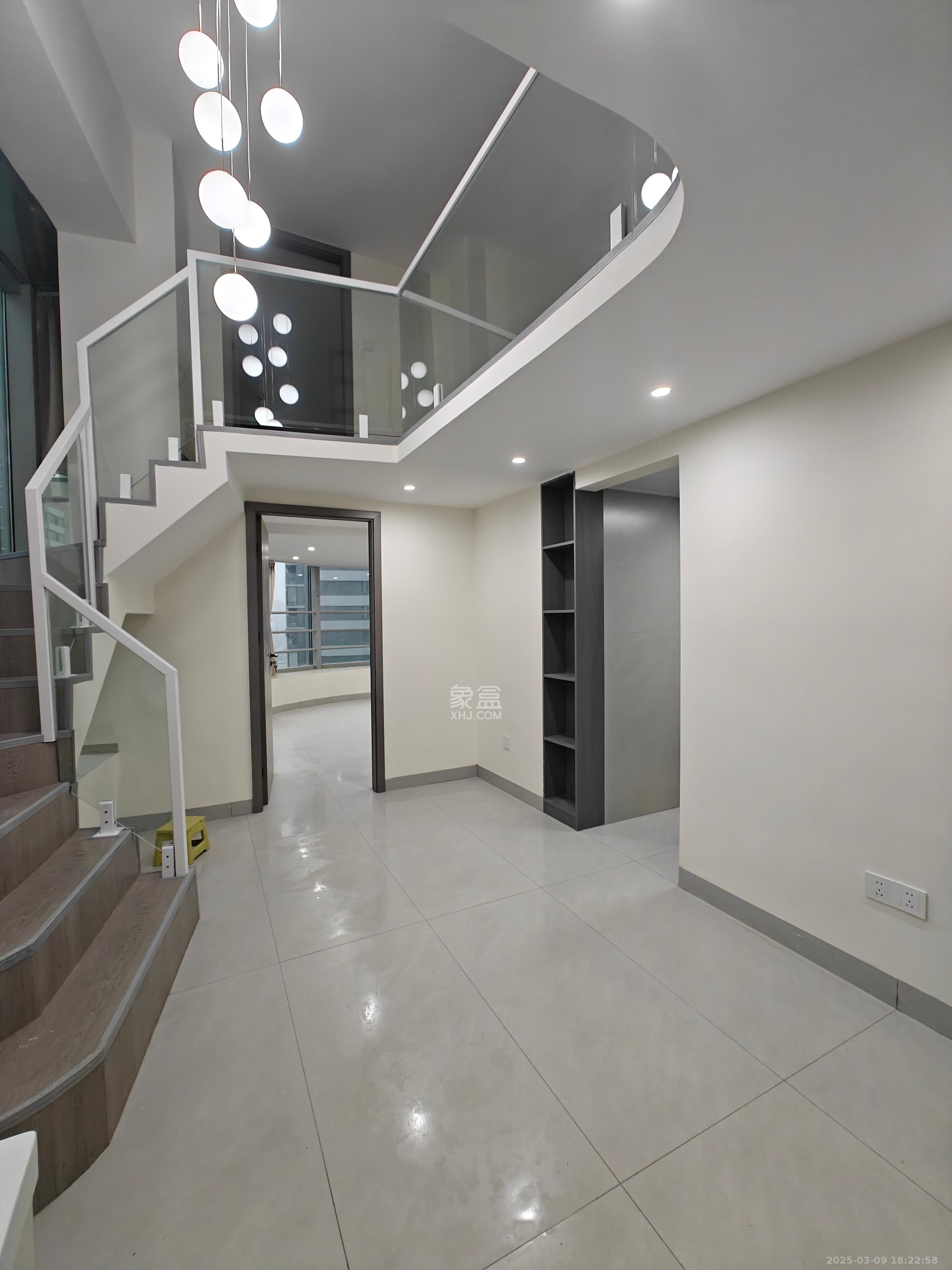 复地滨江金融中心 2室2厅1卫 4000.0元/月 复地滨江金融中心 2室2厅1卫 4000.0元/月室内图