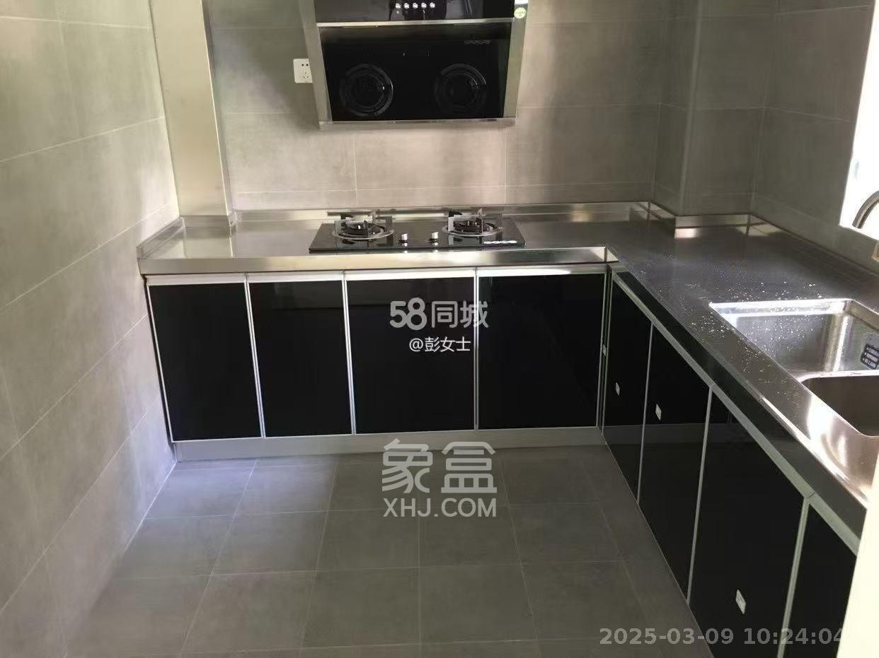 钱隆世家  3室2厅2卫   2600.00元/月户型图
