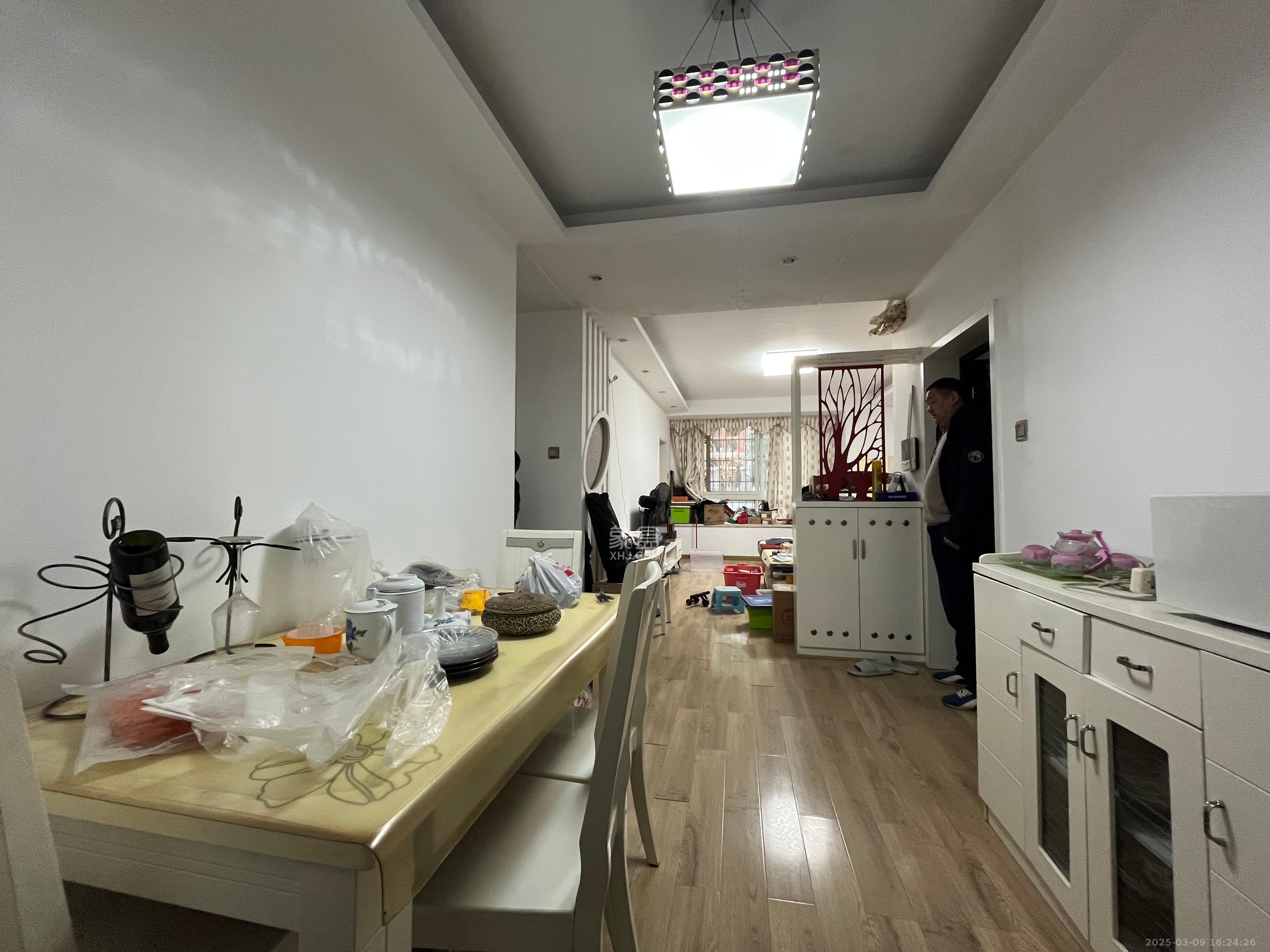 山水湾  1室2厅1卫   1500.00元/月室内图