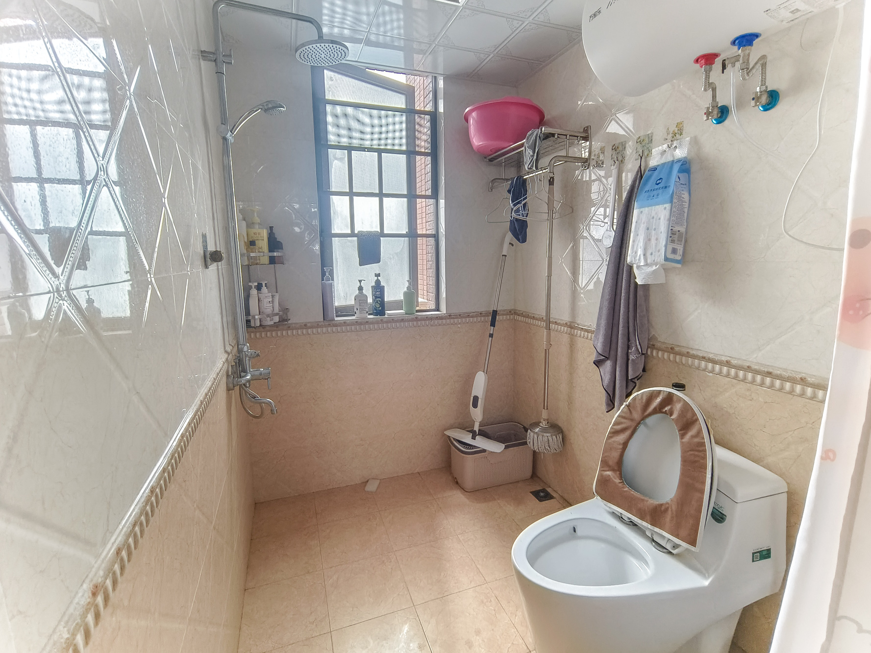 三一街区  4室2厅3卫   128.00万其他