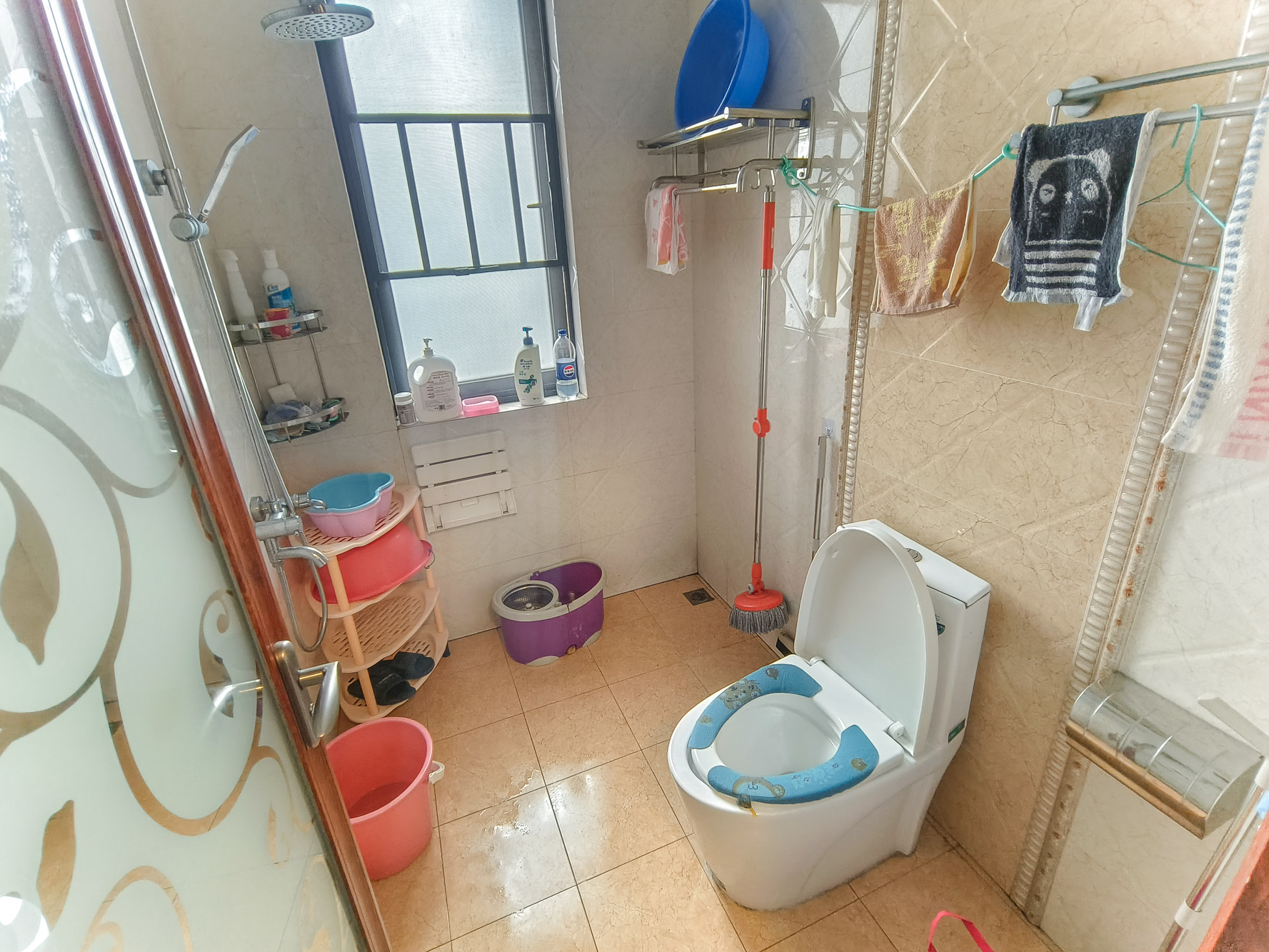 三一街区  4室2厅3卫   128.00万卫生间