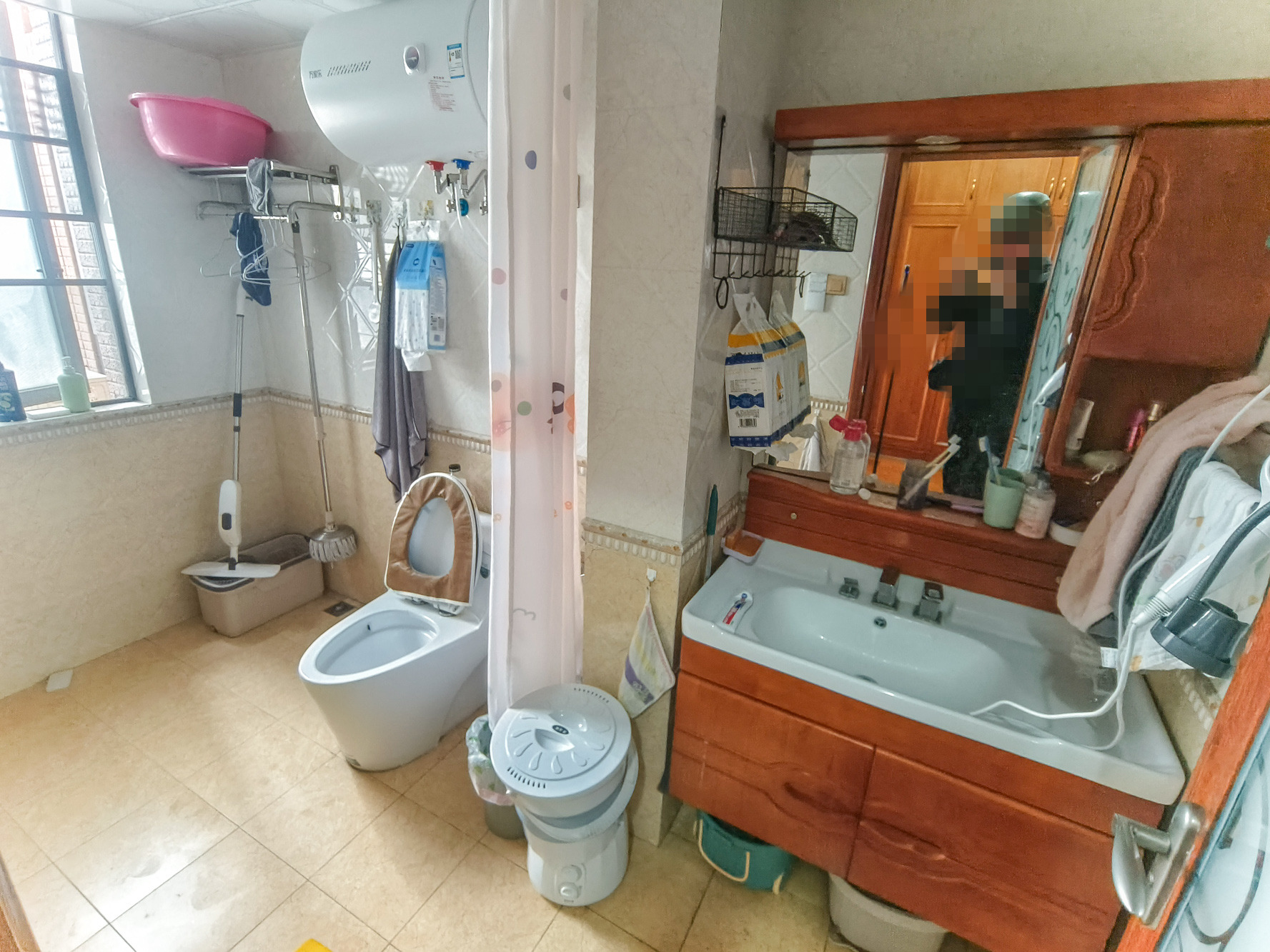 三一街区  4室2厅3卫   128.00万卫生间