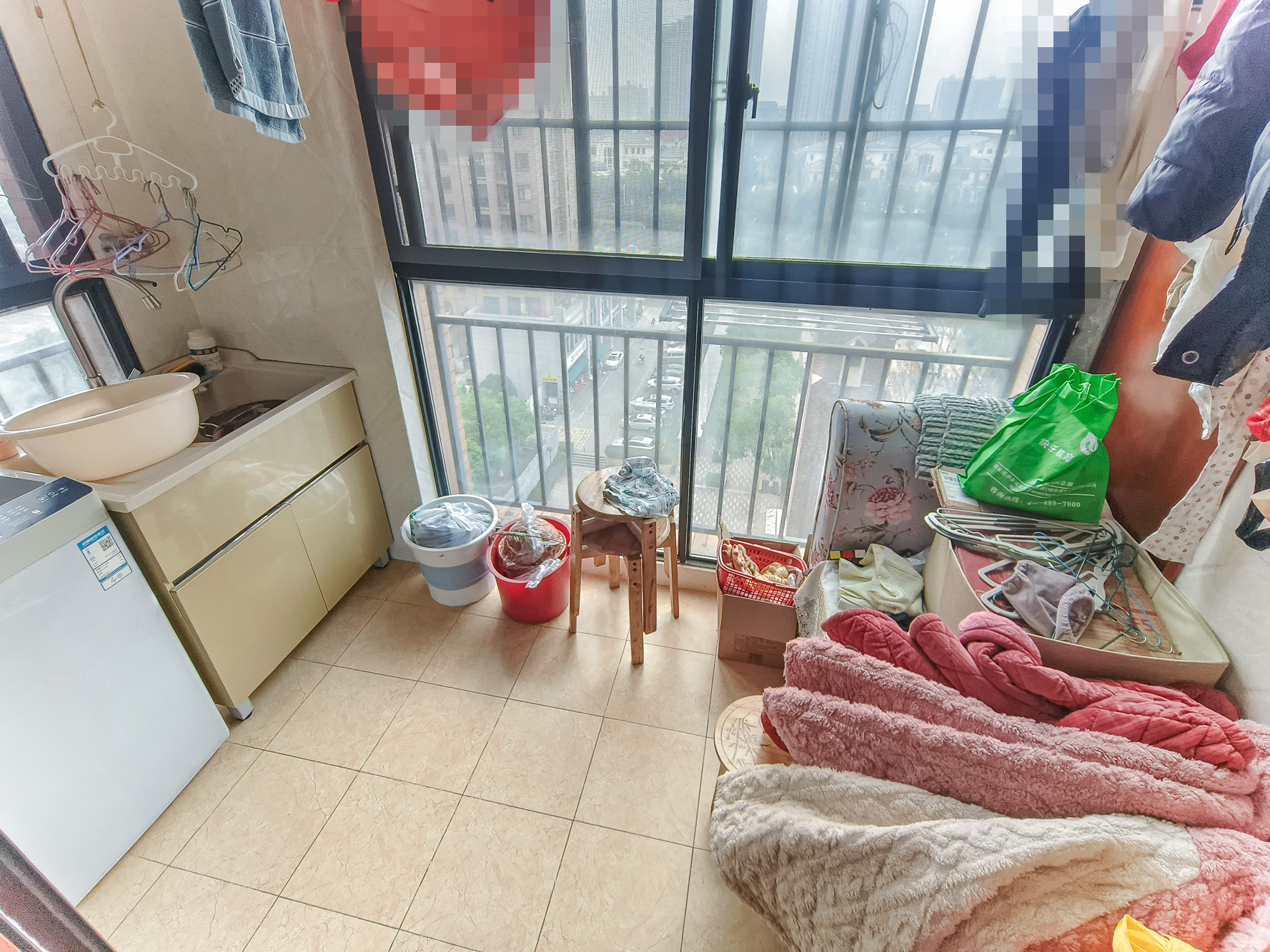 三一街区  4室2厅3卫   128.00万阳台