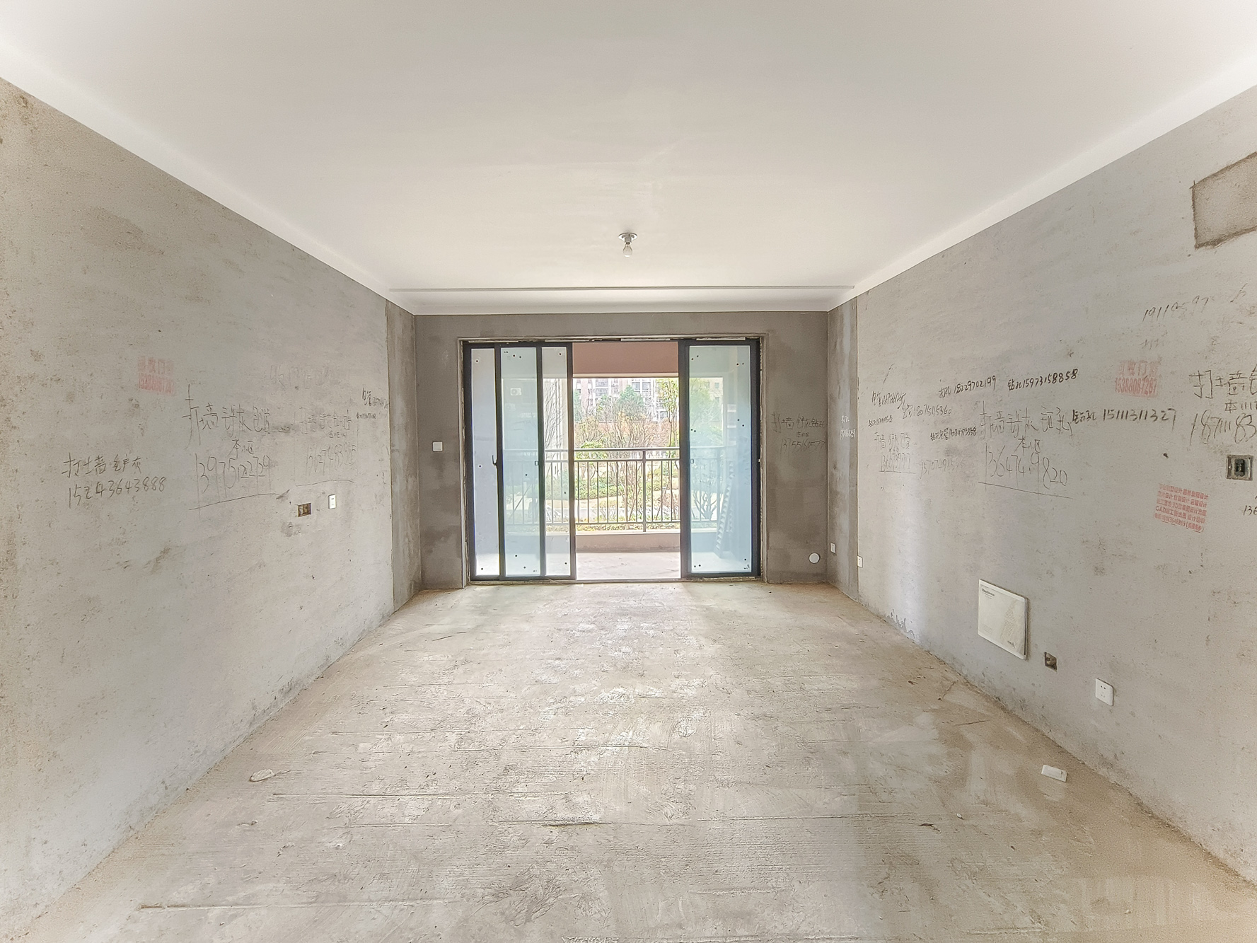 荣盛城  4室2厅2卫    83.0万 荣盛城  4室2厅2卫    83.0万客厅