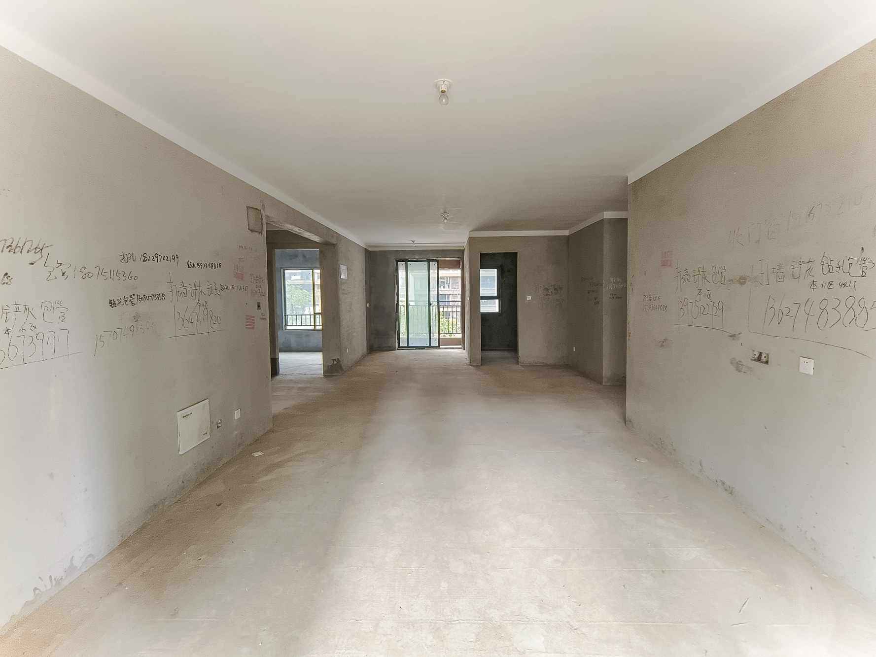 荣盛城  4室2厅2卫    83.0万 荣盛城  4室2厅2卫    83.0万客厅