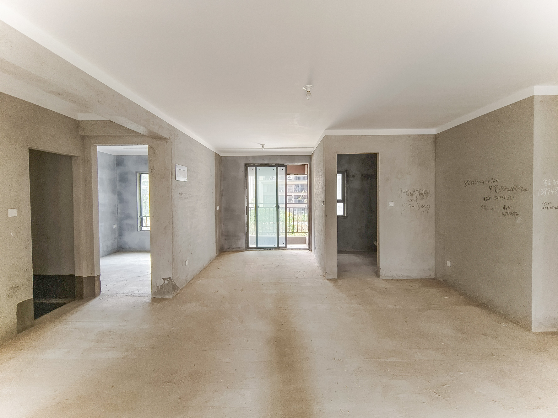 荣盛城  4室2厅2卫    83.0万 荣盛城  4室2厅2卫    83.0万客厅