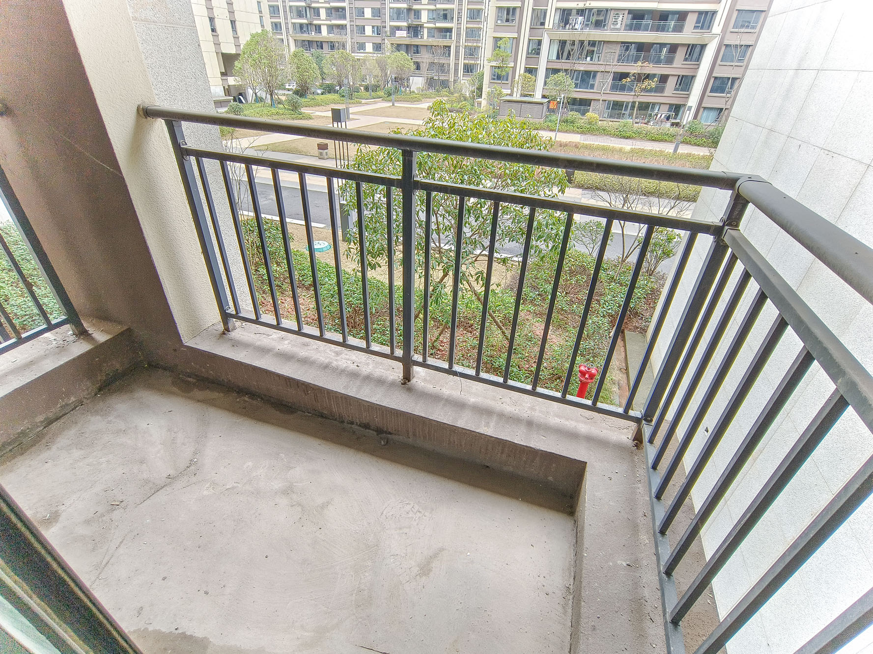 荣盛城  4室2厅2卫    83.0万 荣盛城  4室2厅2卫    83.0万阳台