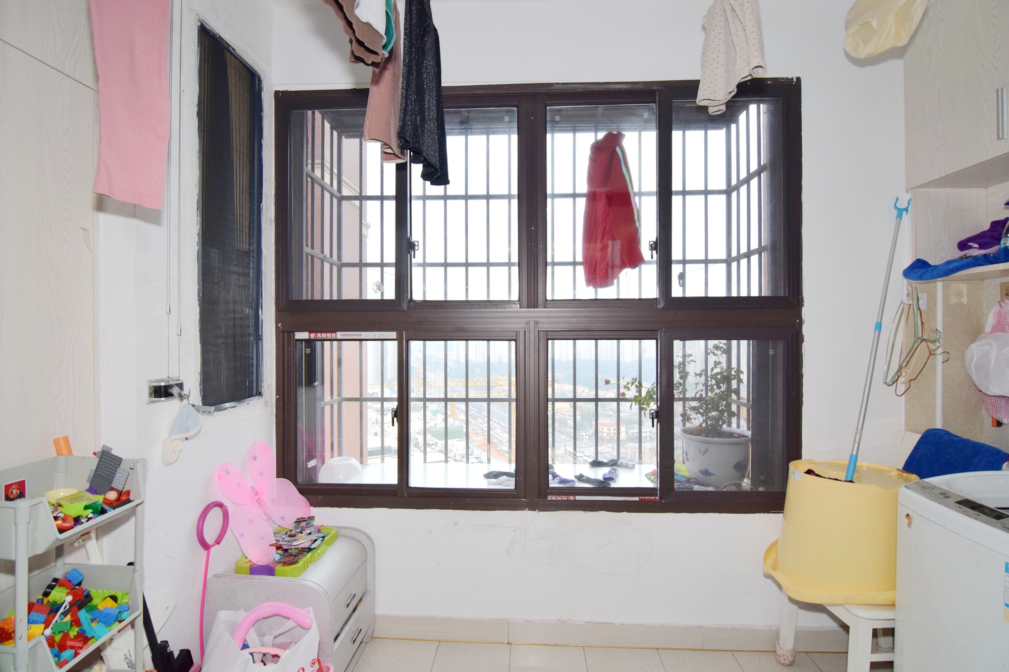 新城国际花都 3室2厅1卫 52.0万 新城国际花都 3室2厅1卫 52.0万阳台