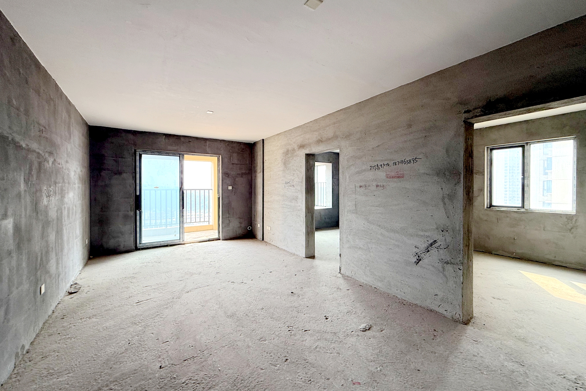 中粮鸿云 3室1厅1卫 55.0万 中粮鸿云 3室1厅1卫 55.0万客厅