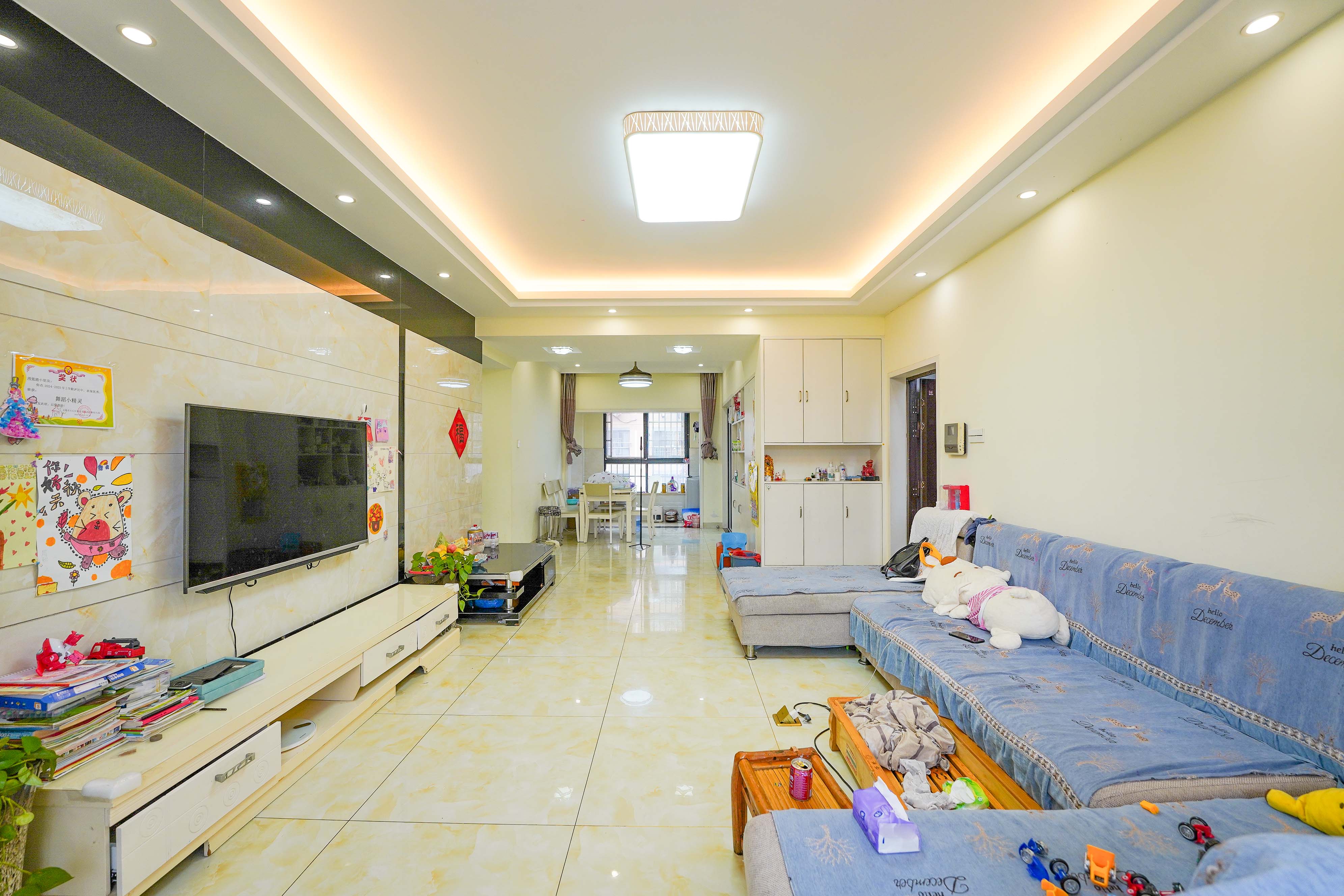 山水印象(愿景想山) 3室2厅2卫 96.0万 山水印象(愿景想山) 3室2厅2卫 96.0万客厅