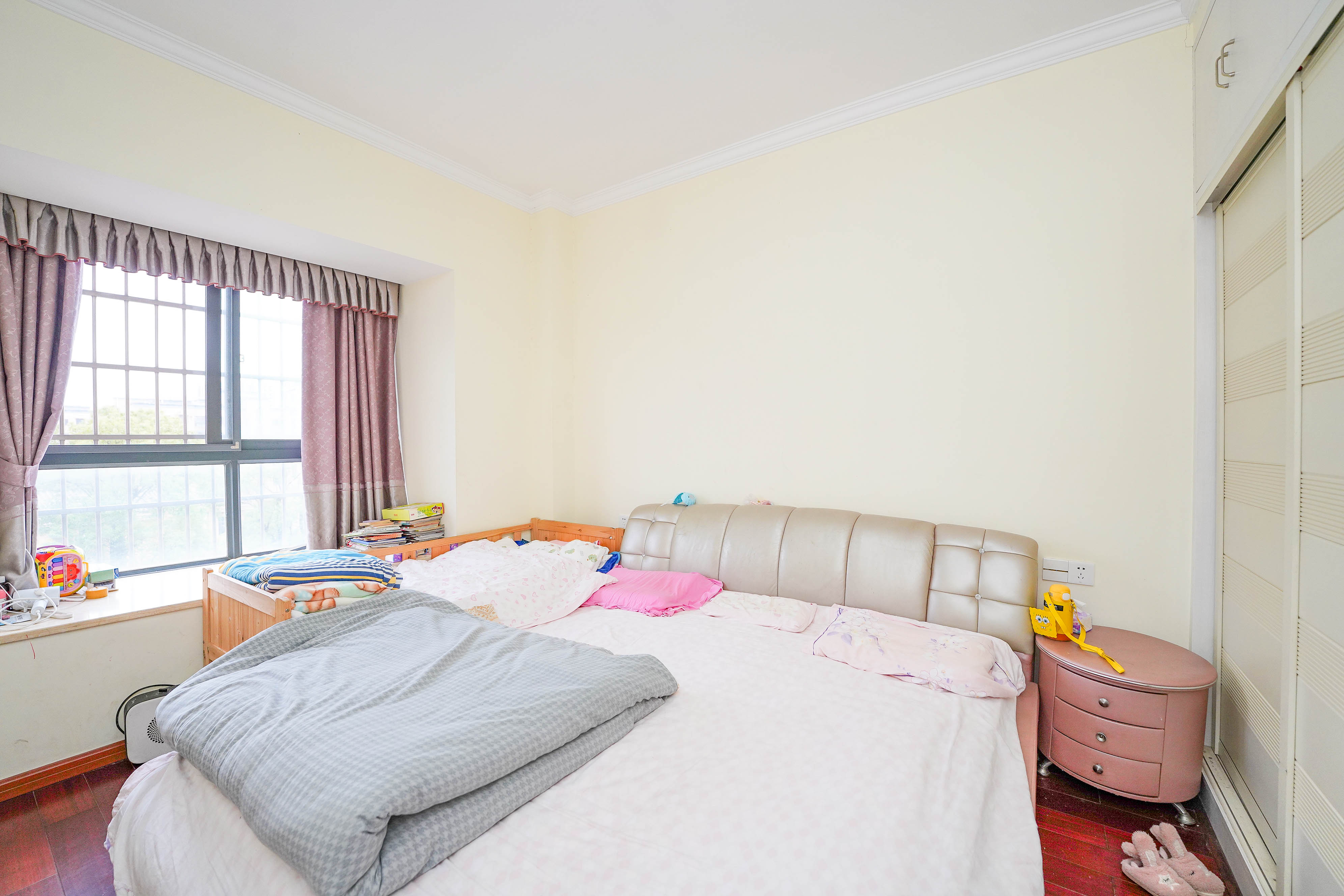 山水印象(愿景想山) 3室2厅2卫 96.0万 山水印象(愿景想山) 3室2厅2卫 96.0万卧室