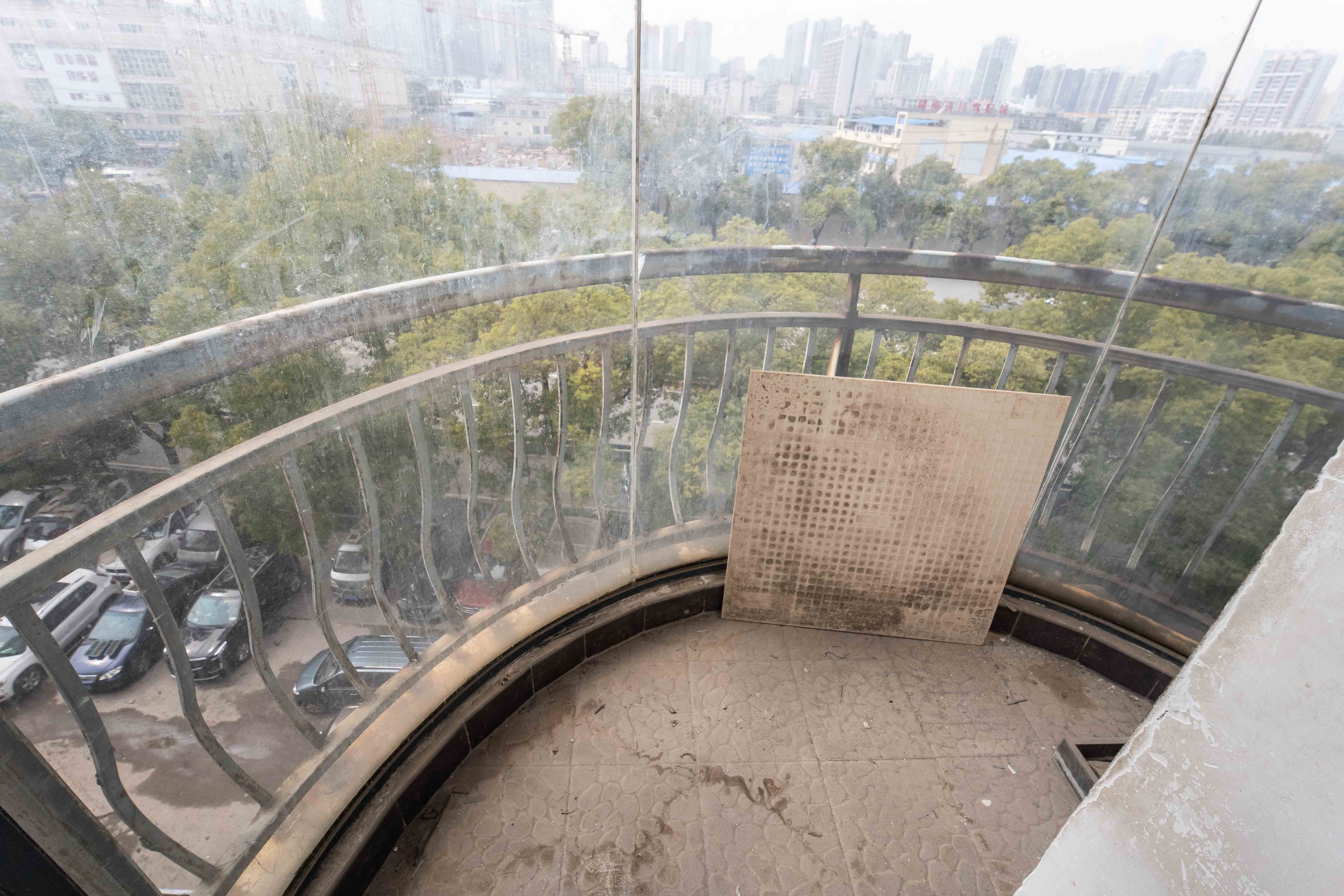 中江锦城  3室2厅2卫   72.80万阳台