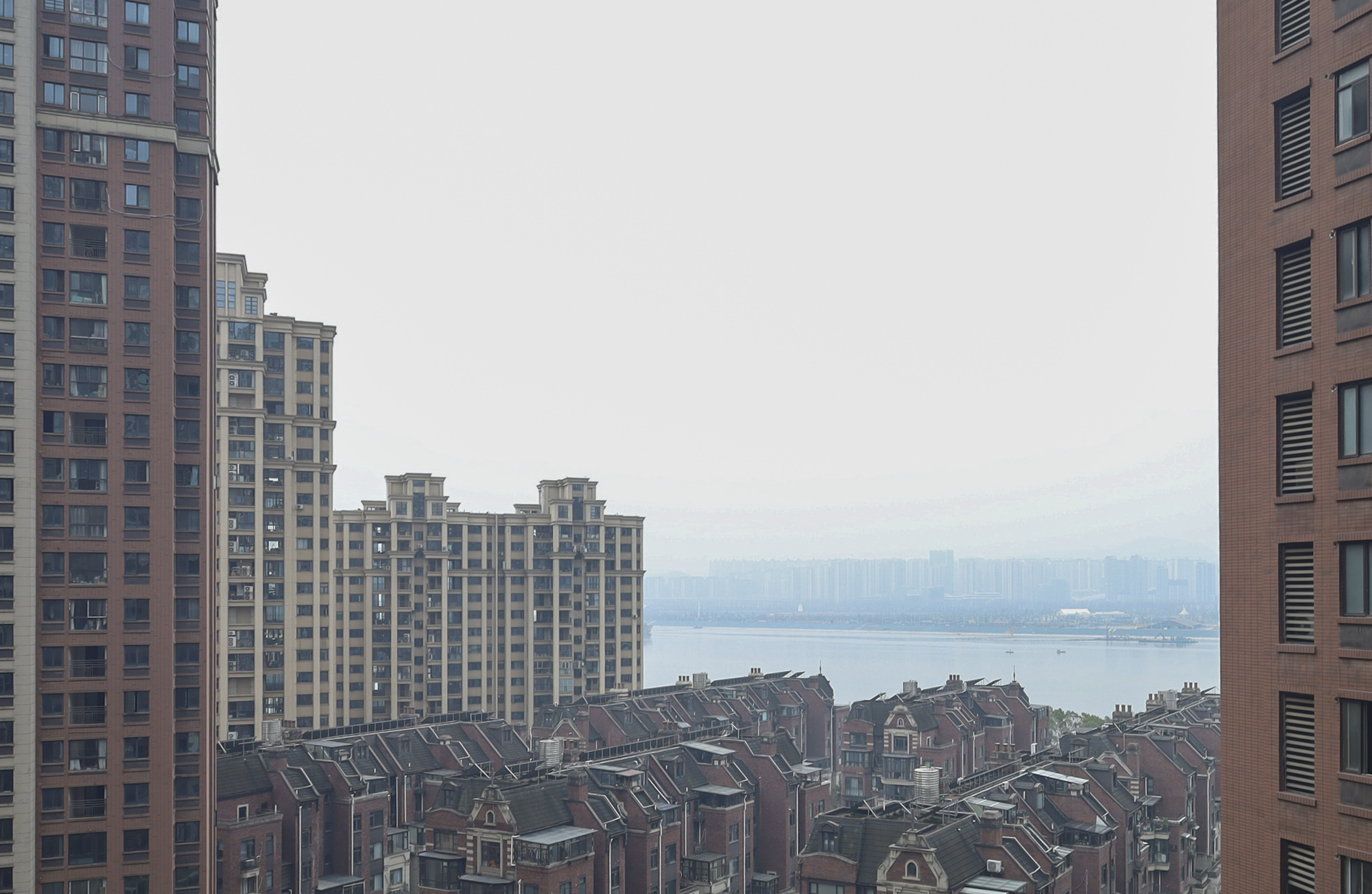 绿地海外滩一期  3室2厅2卫   66.00万其他