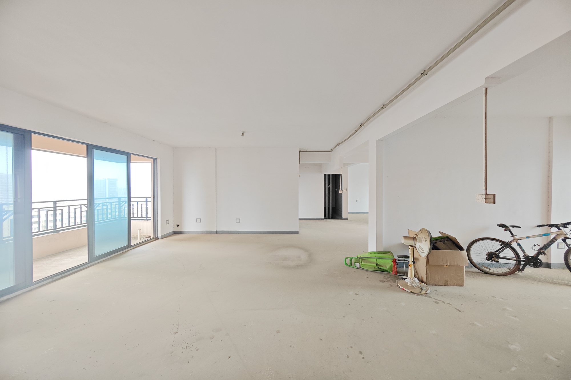 建发中央悦府  4室2厅2卫   200.00万客厅