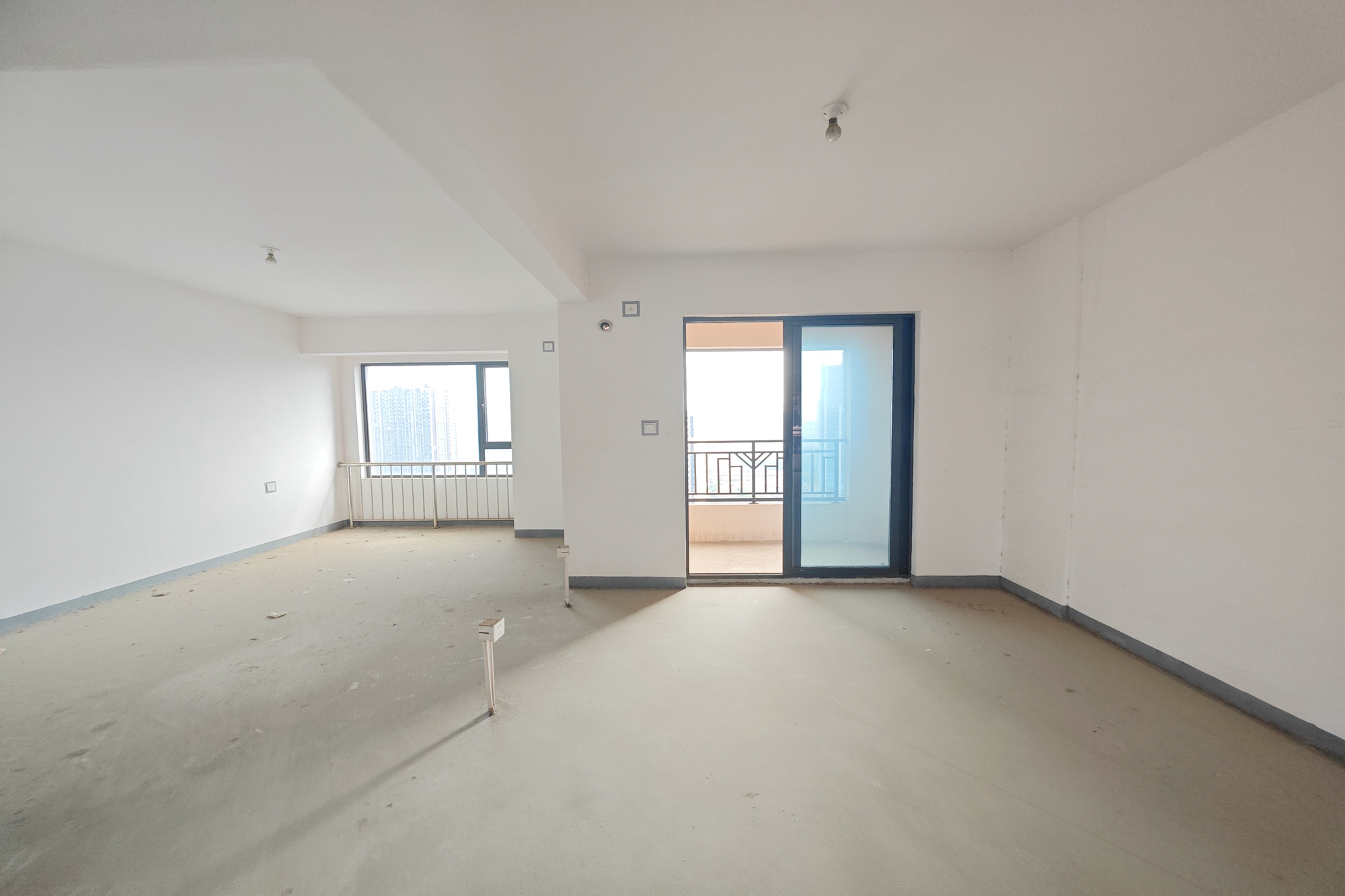 建发中央悦府  4室2厅2卫   200.00万卧室