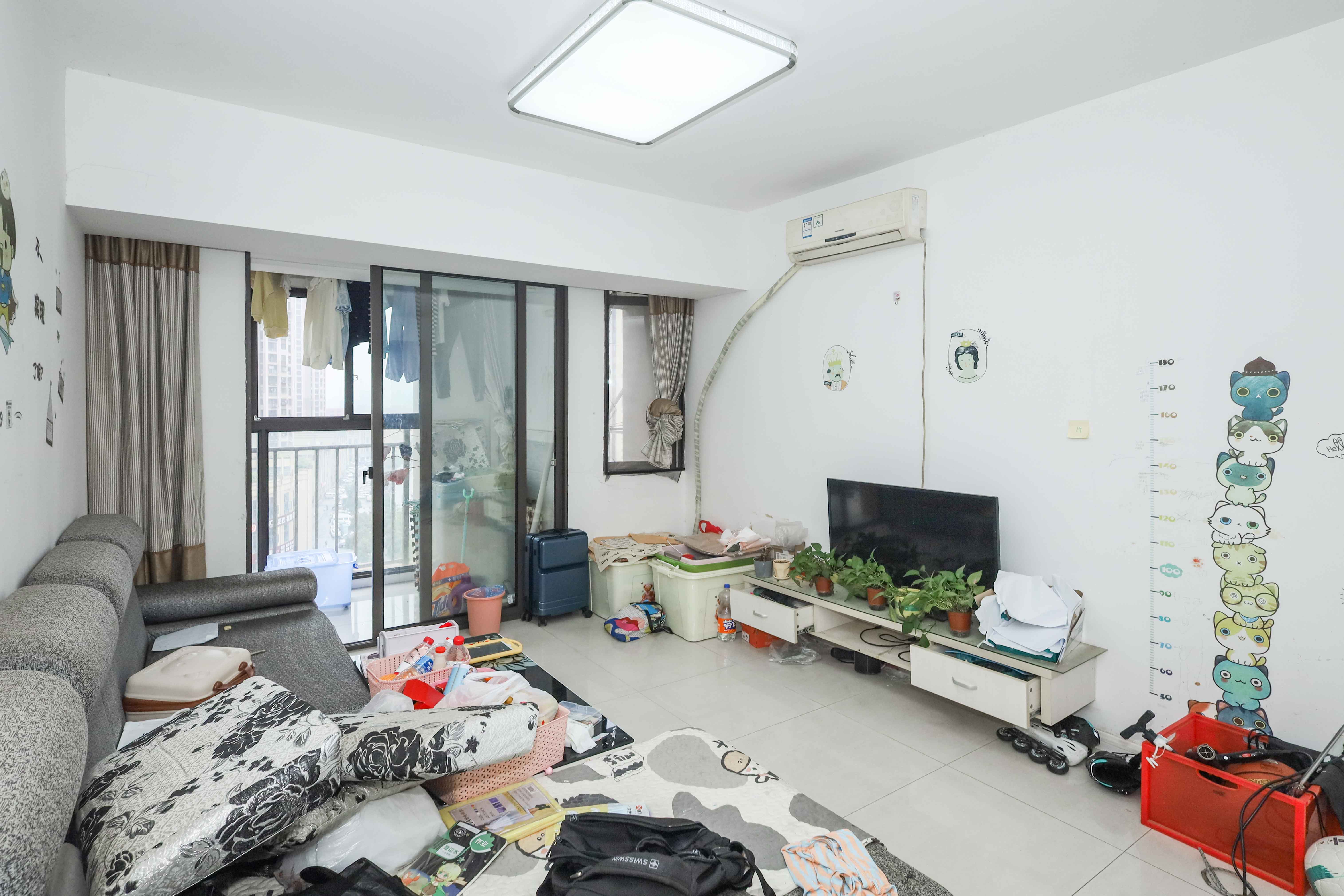 旭辉御府  2室2厅1卫   110.00万客厅