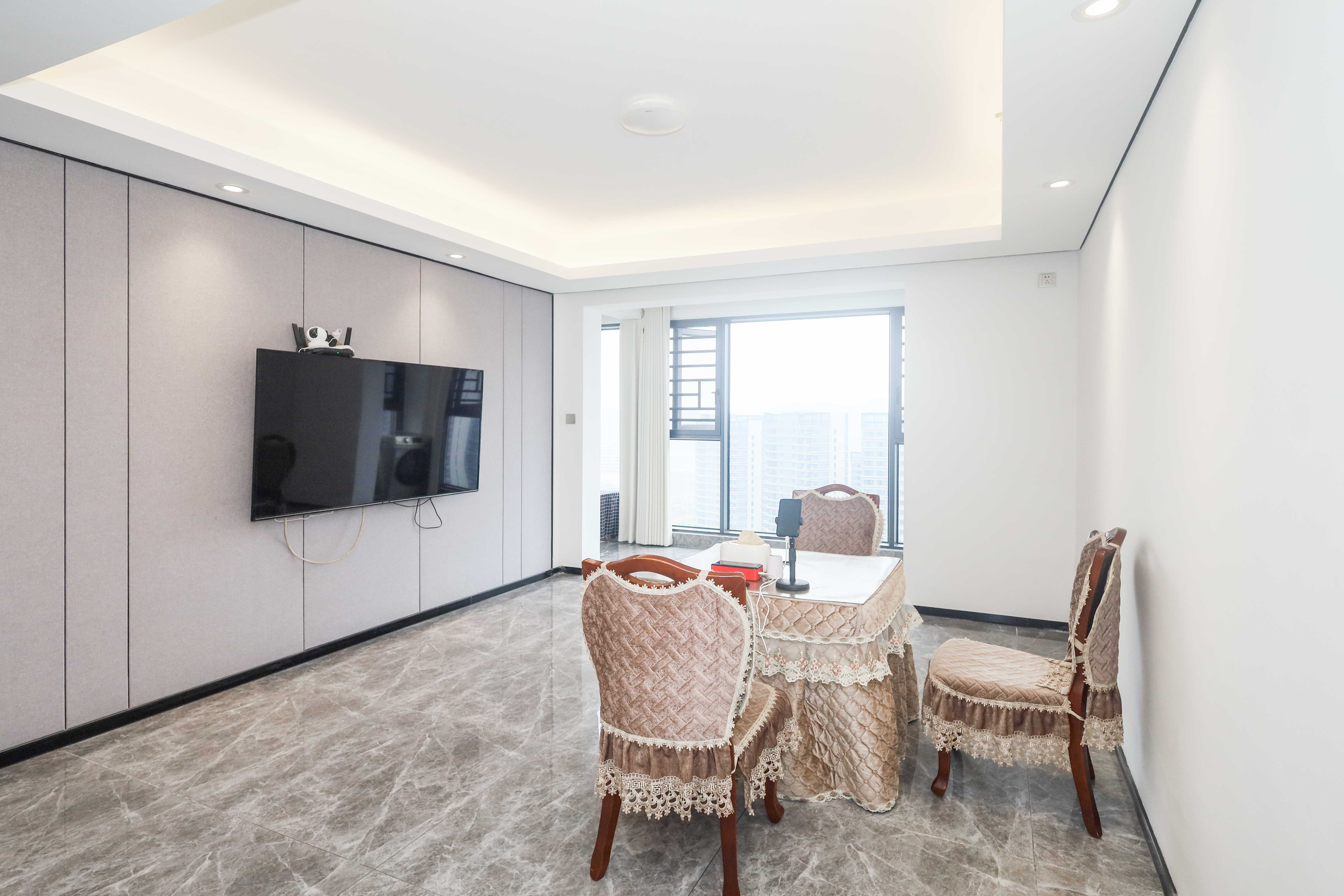 中国铁建湘语梅溪 3室2厅2卫 132.0万 中国铁建湘语梅溪 3室2厅2卫 132.0万客厅