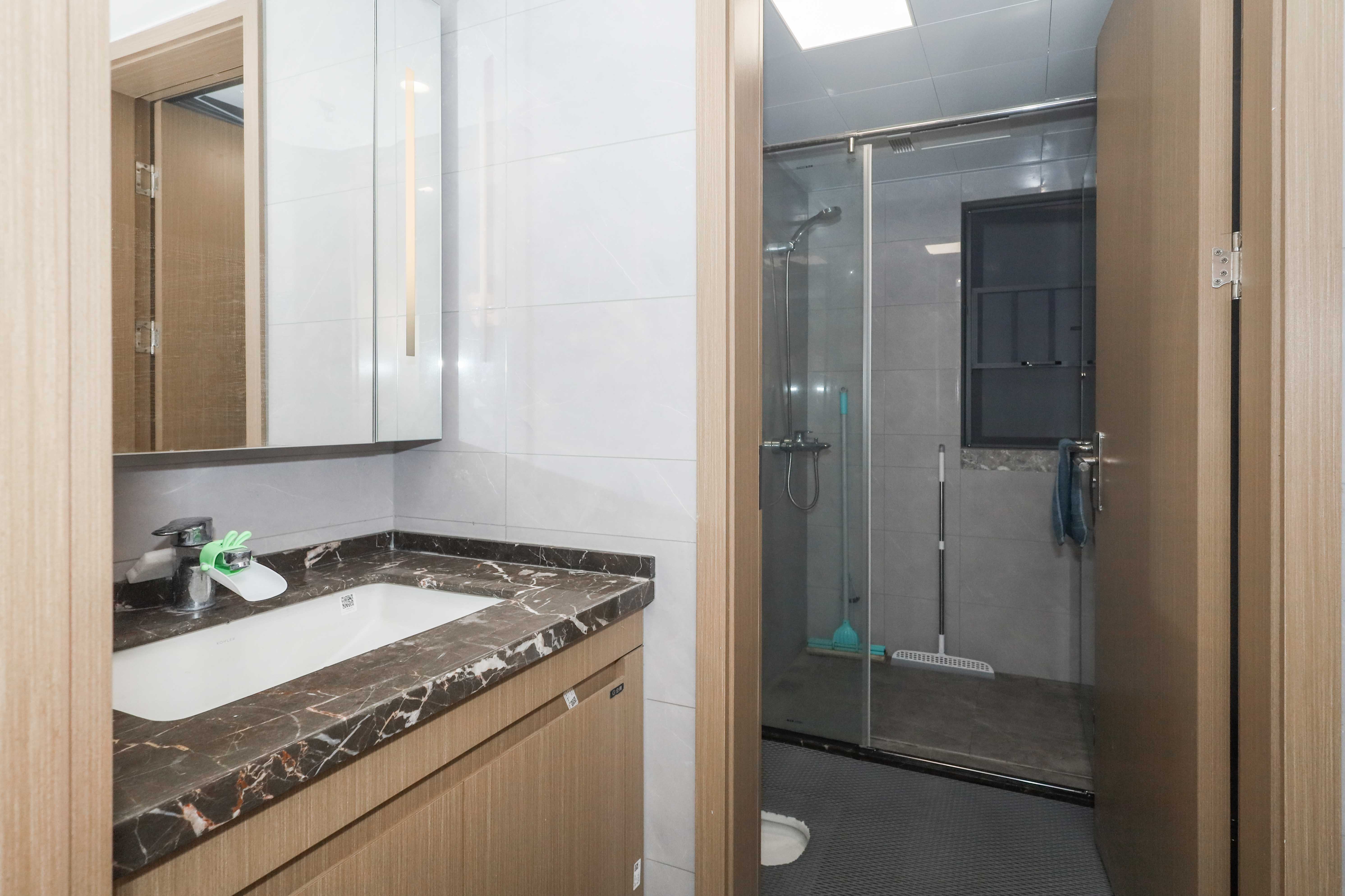 中国铁建湘语梅溪 3室2厅2卫 132.0万 中国铁建湘语梅溪 3室2厅2卫 132.0万卫生间