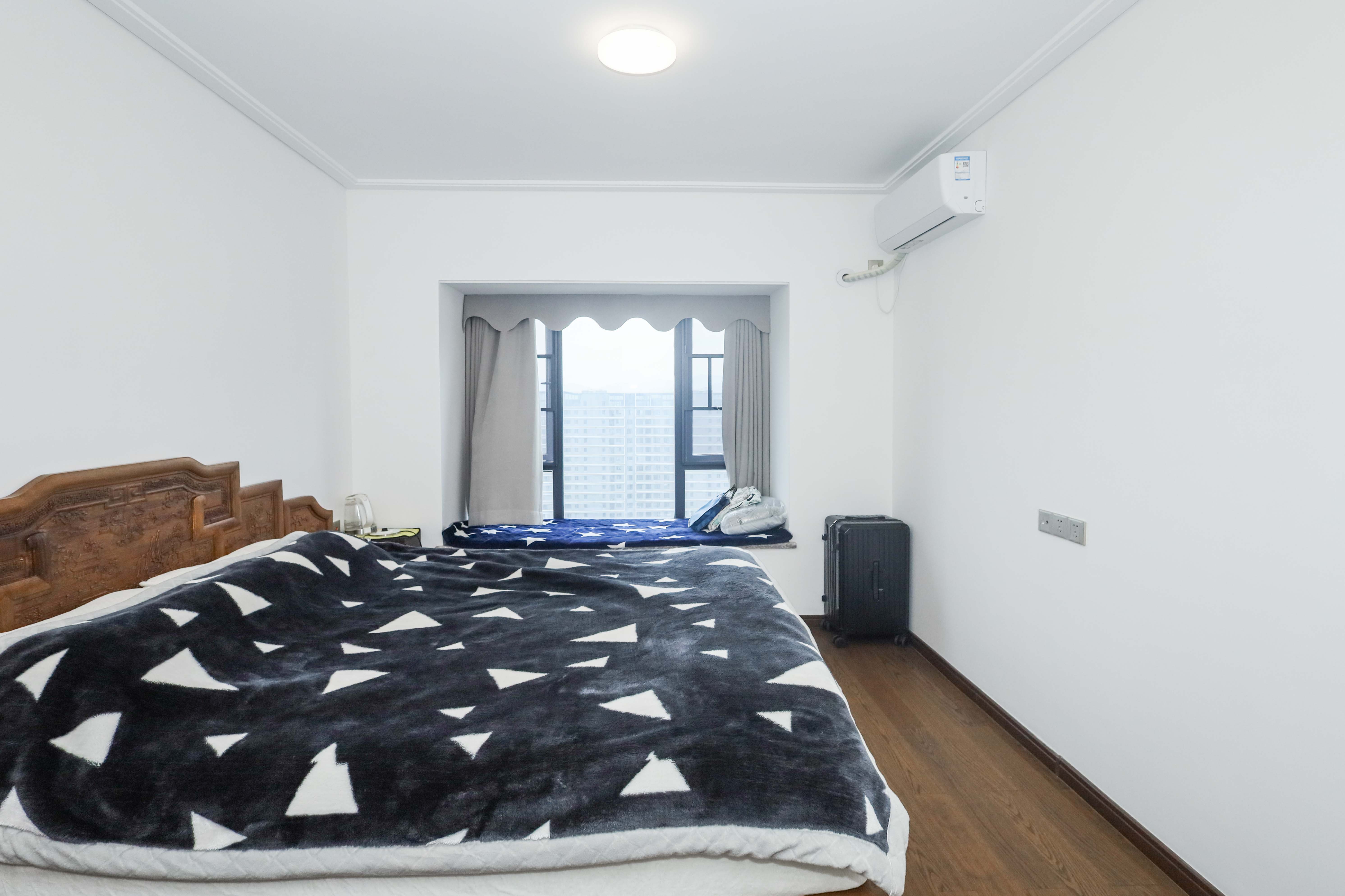 中国铁建湘语梅溪 3室2厅2卫 132.0万 中国铁建湘语梅溪 3室2厅2卫 132.0万卧室