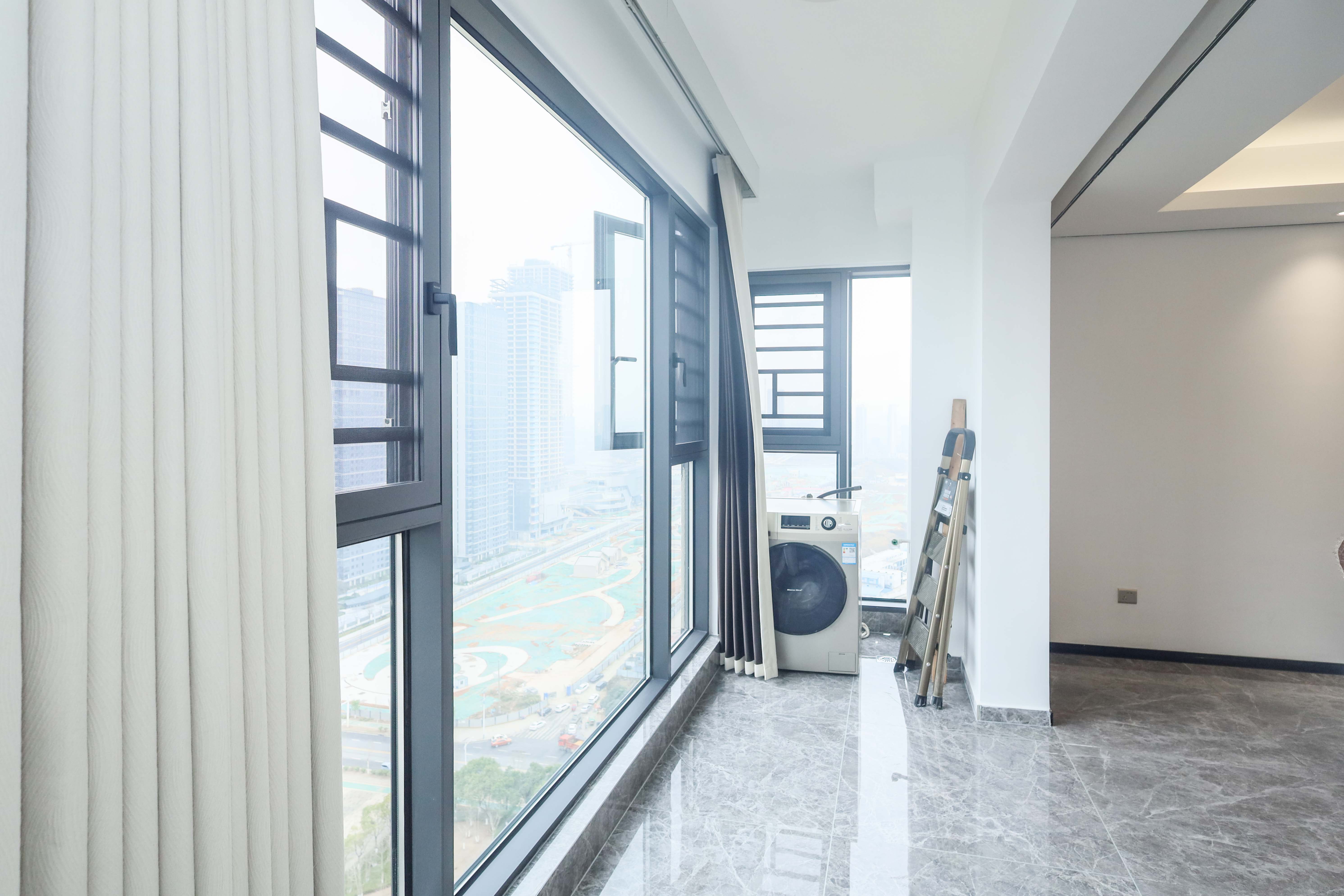 中国铁建湘语梅溪 3室2厅2卫 132.0万 中国铁建湘语梅溪 3室2厅2卫 132.0万阳台