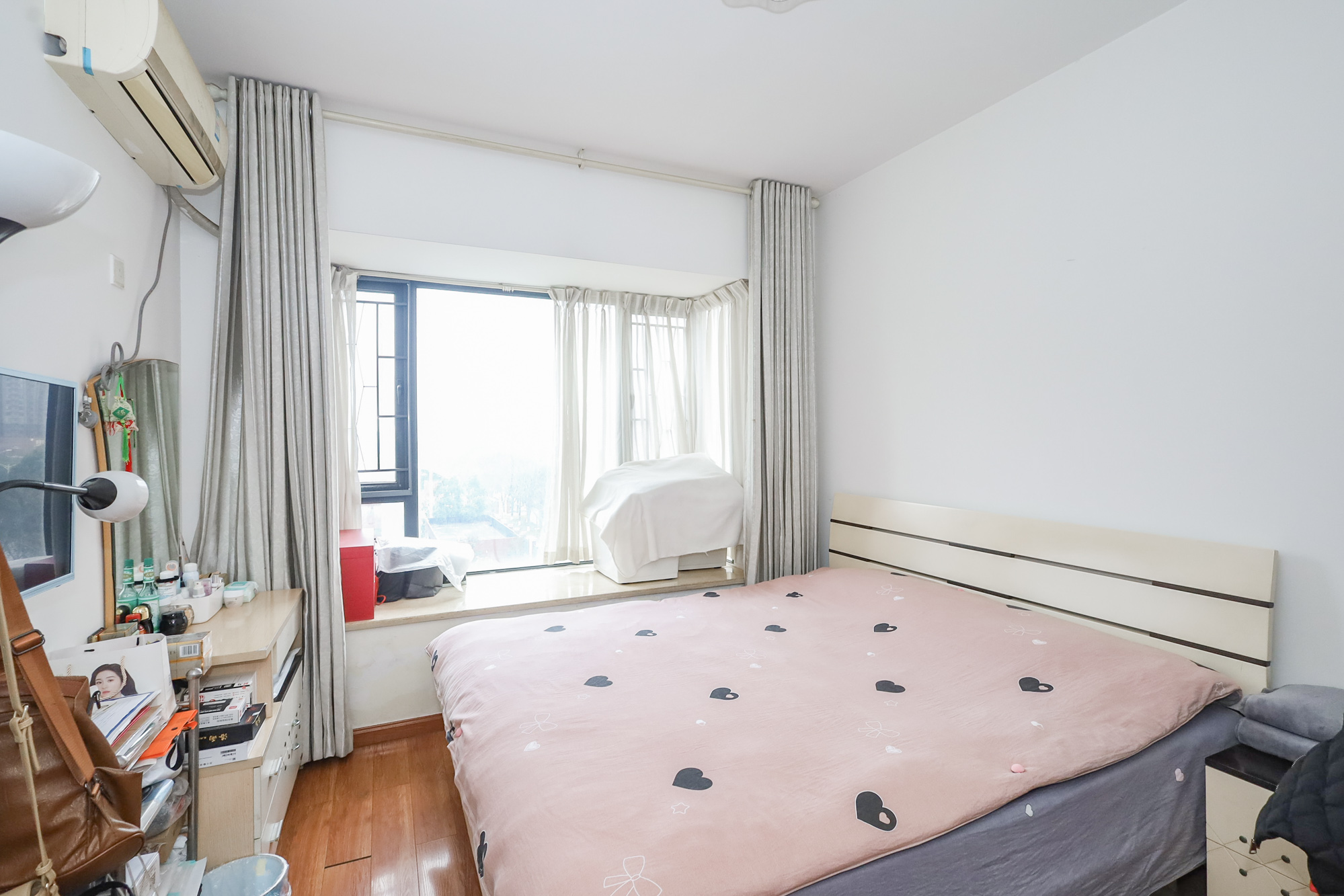 钰龙天下一期  3室2厅1卫    268.0万 钰龙天下一期  3室2厅1卫    268.0万卧室