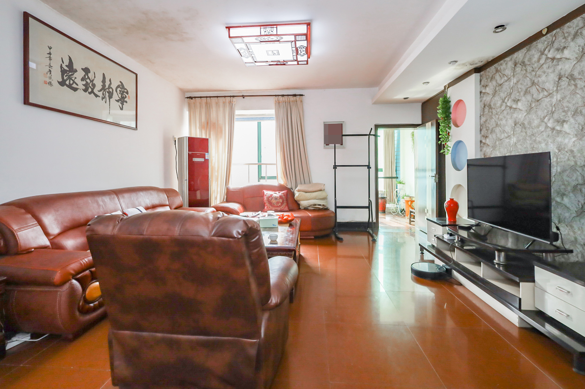 金色山庄 6室2厅3卫 226.0万 金色山庄 6室2厅3卫 226.0万客厅