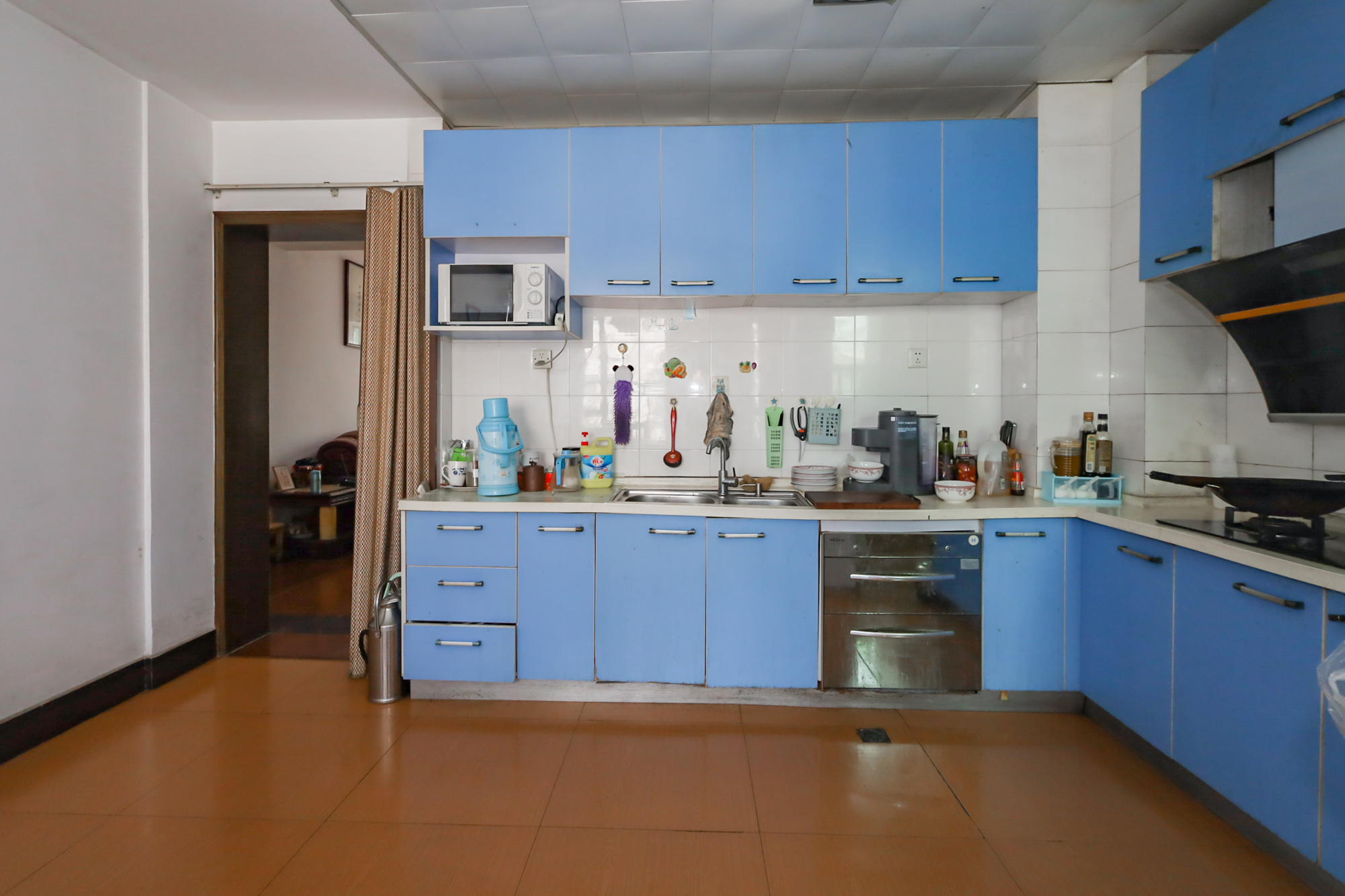 金色山庄 6室2厅3卫 226.0万 金色山庄 6室2厅3卫 226.0万厨房