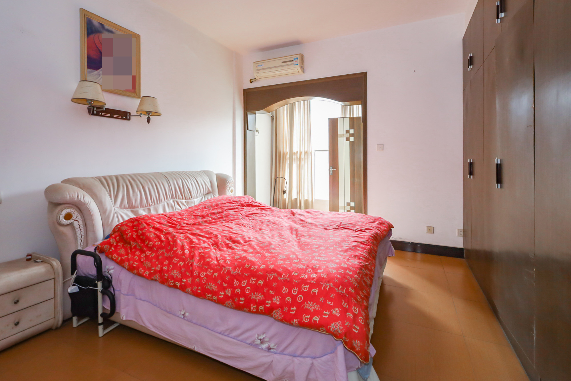 金色山庄 6室2厅3卫 226.0万 金色山庄 6室2厅3卫 226.0万客厅