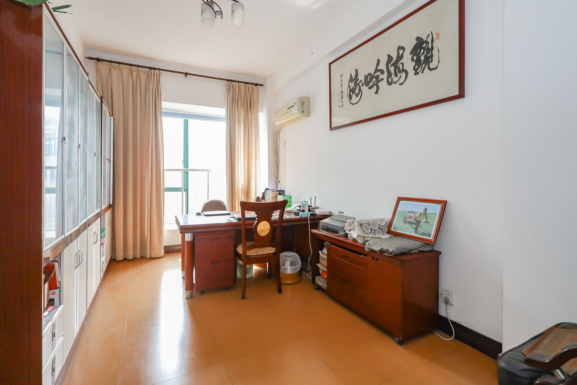 金色山庄 6室2厅3卫 226.0万 金色山庄 6室2厅3卫 226.0万卧室