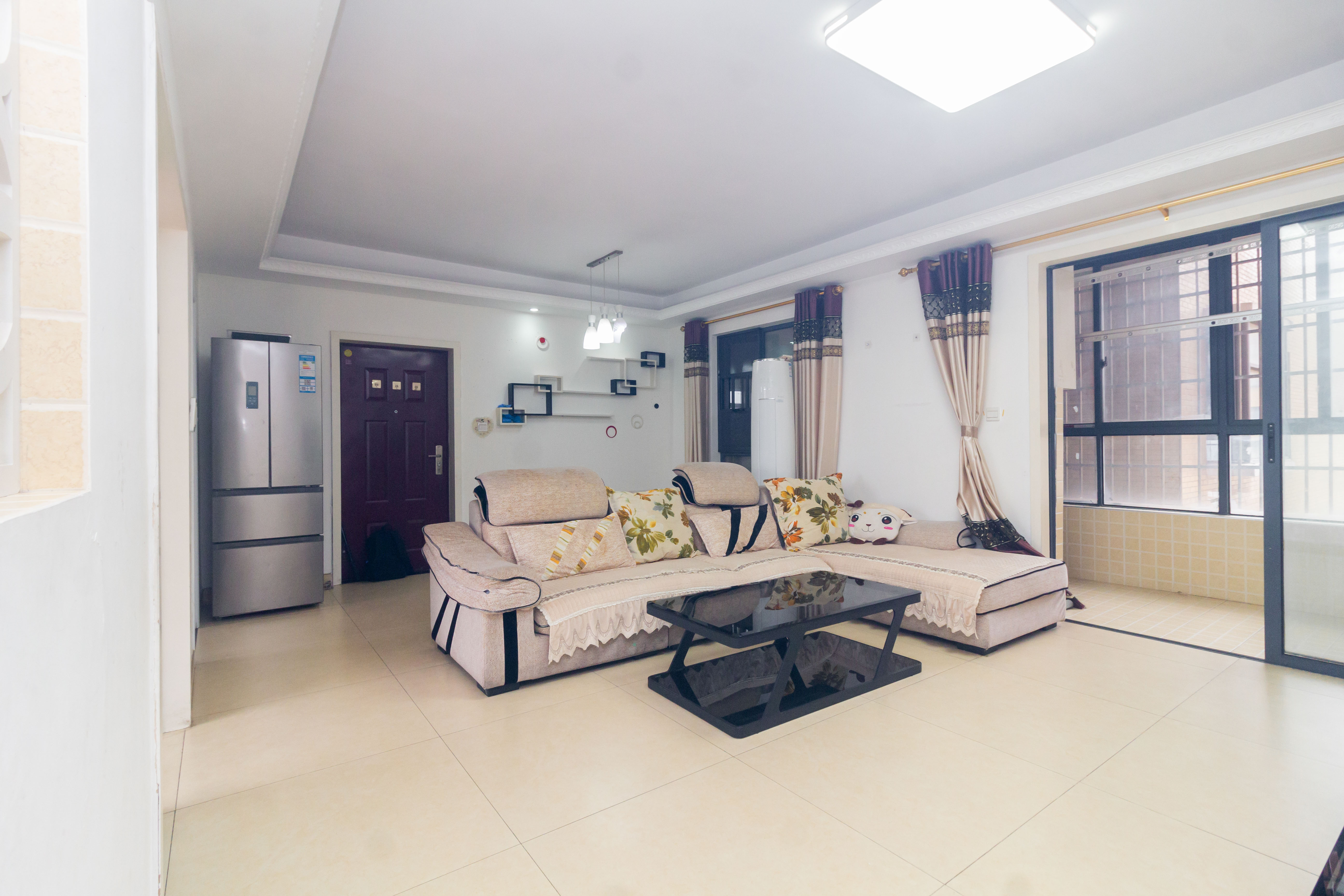 中国铁建国际城二期 3室2厅1卫 48.8万 中国铁建国际城二期 3室2厅1卫 48.8万客厅