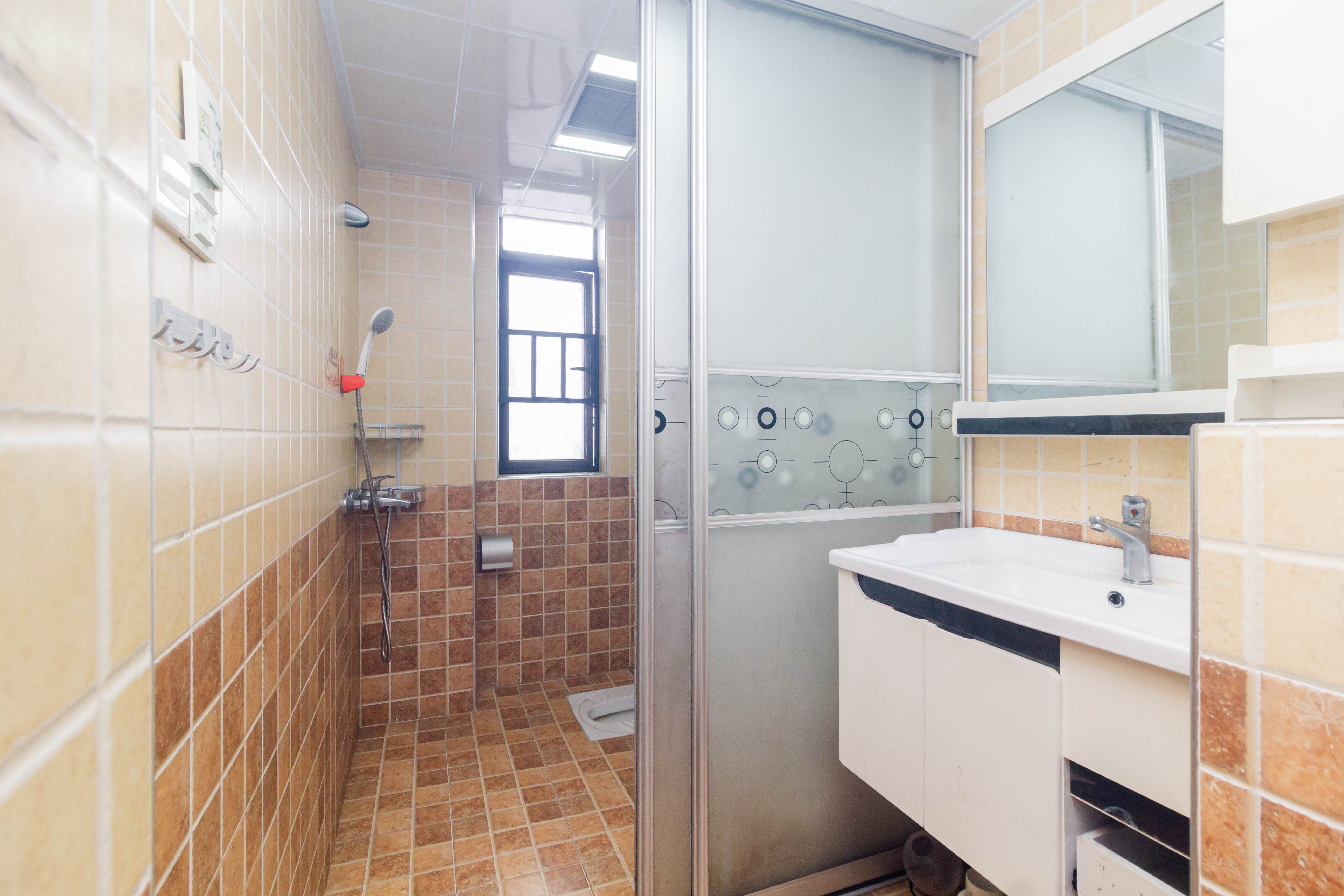 中国铁建国际城二期 3室2厅1卫 48.8万 中国铁建国际城二期 3室2厅1卫 48.8万卫生间