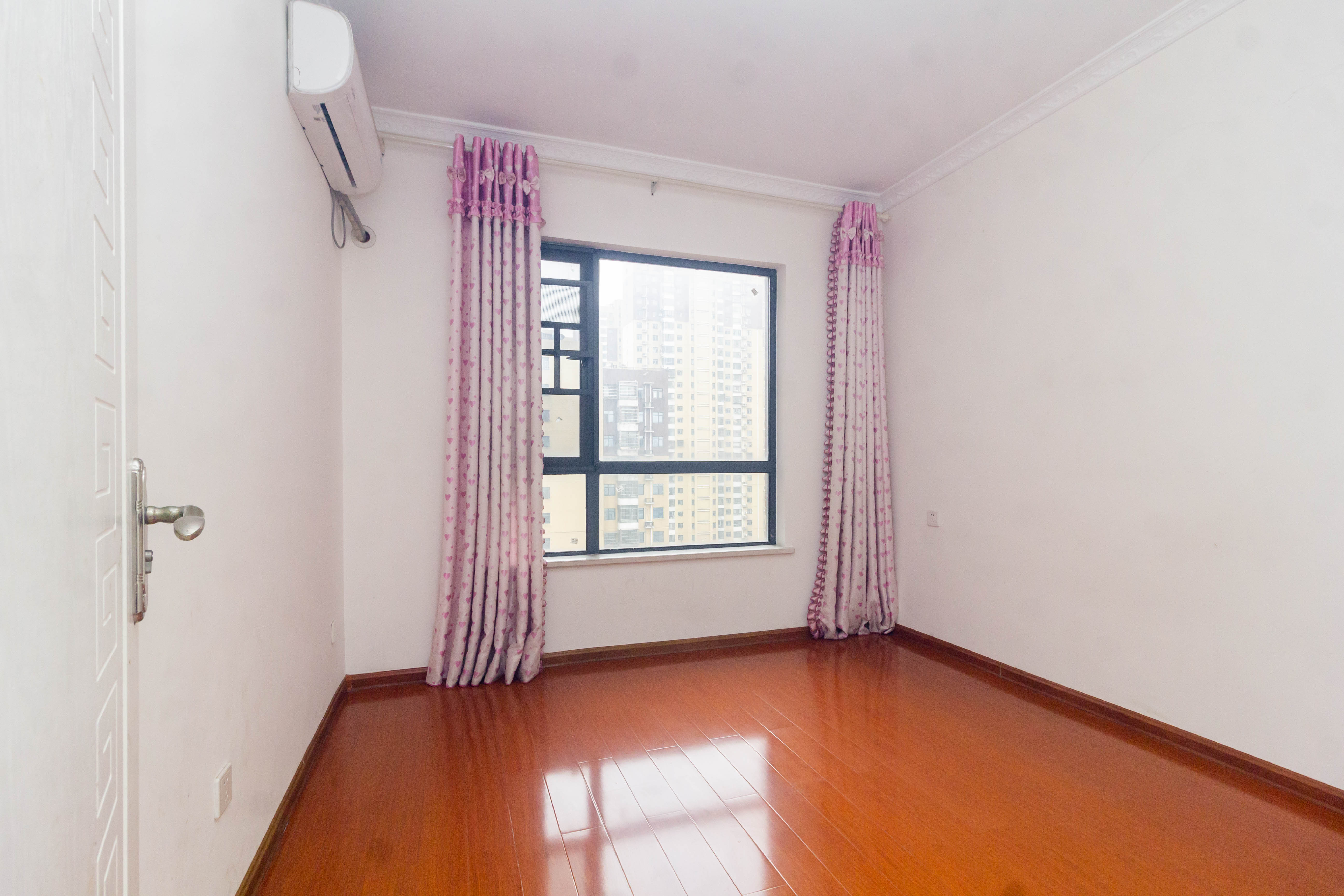 中国铁建国际城二期 3室2厅1卫 48.8万 中国铁建国际城二期 3室2厅1卫 48.8万卧室