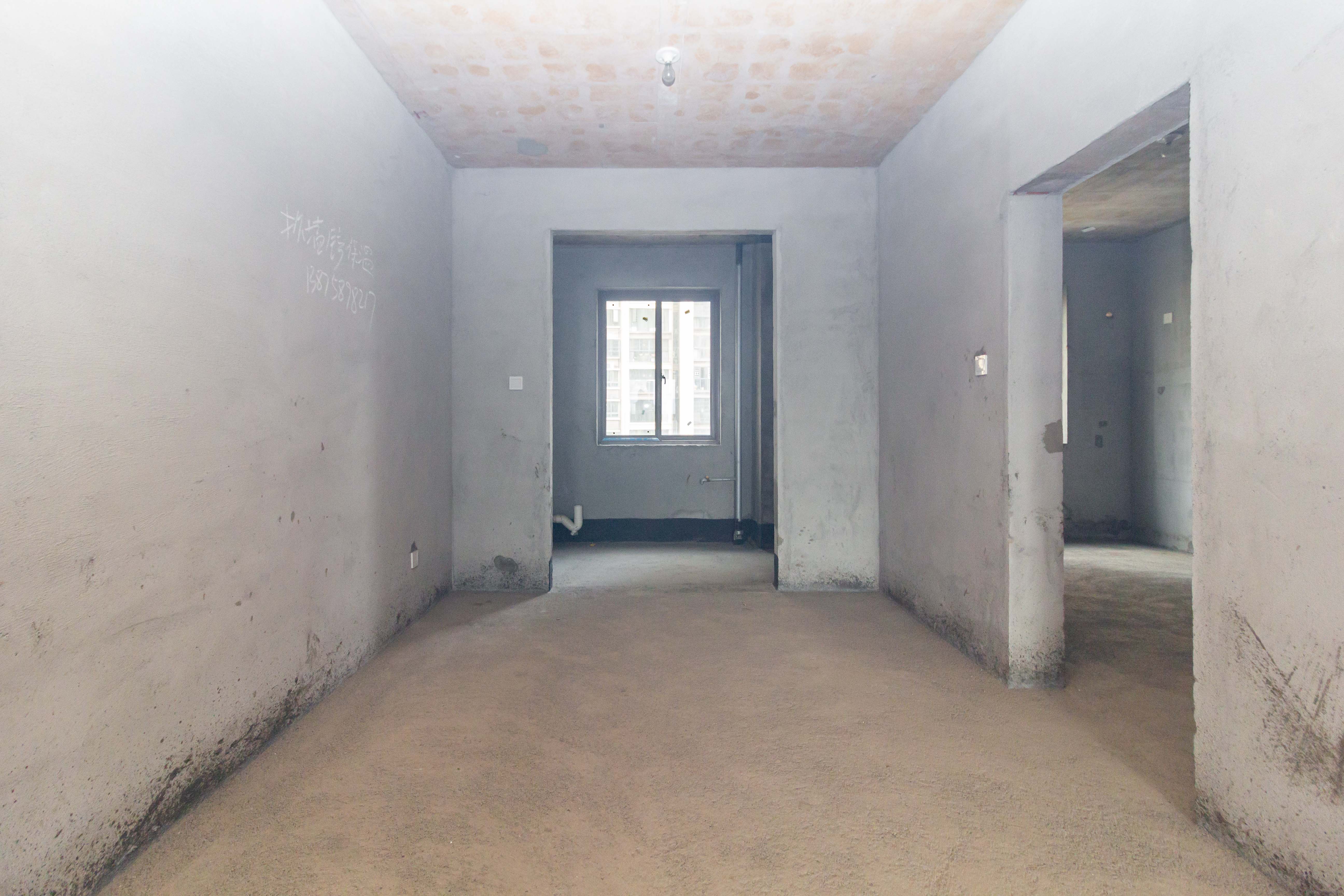 东方美地 4室2厅2卫 91.8万 东方美地 4室2厅2卫 91.8万客厅