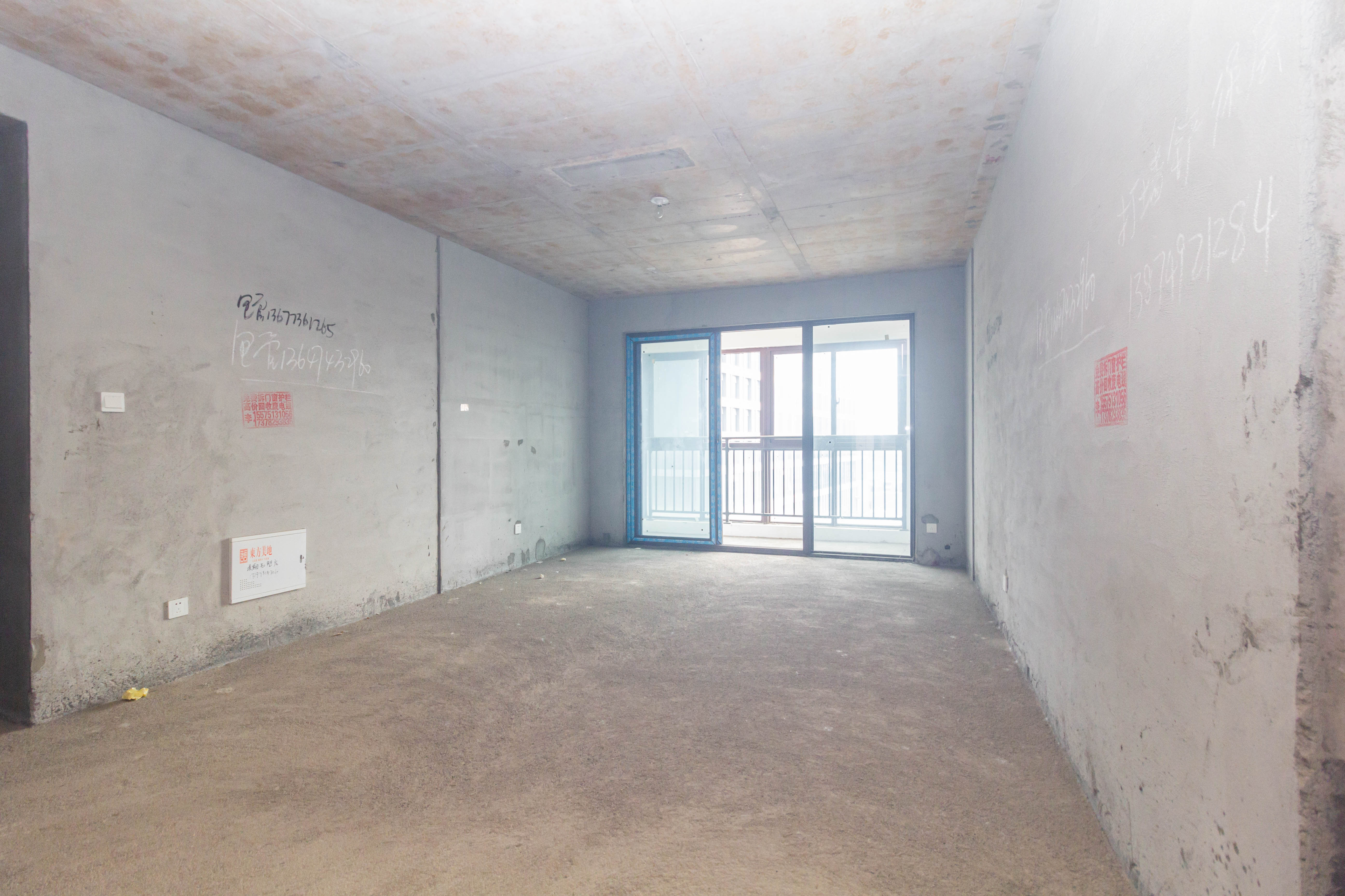 东方美地 4室2厅2卫 91.8万 东方美地 4室2厅2卫 91.8万客厅