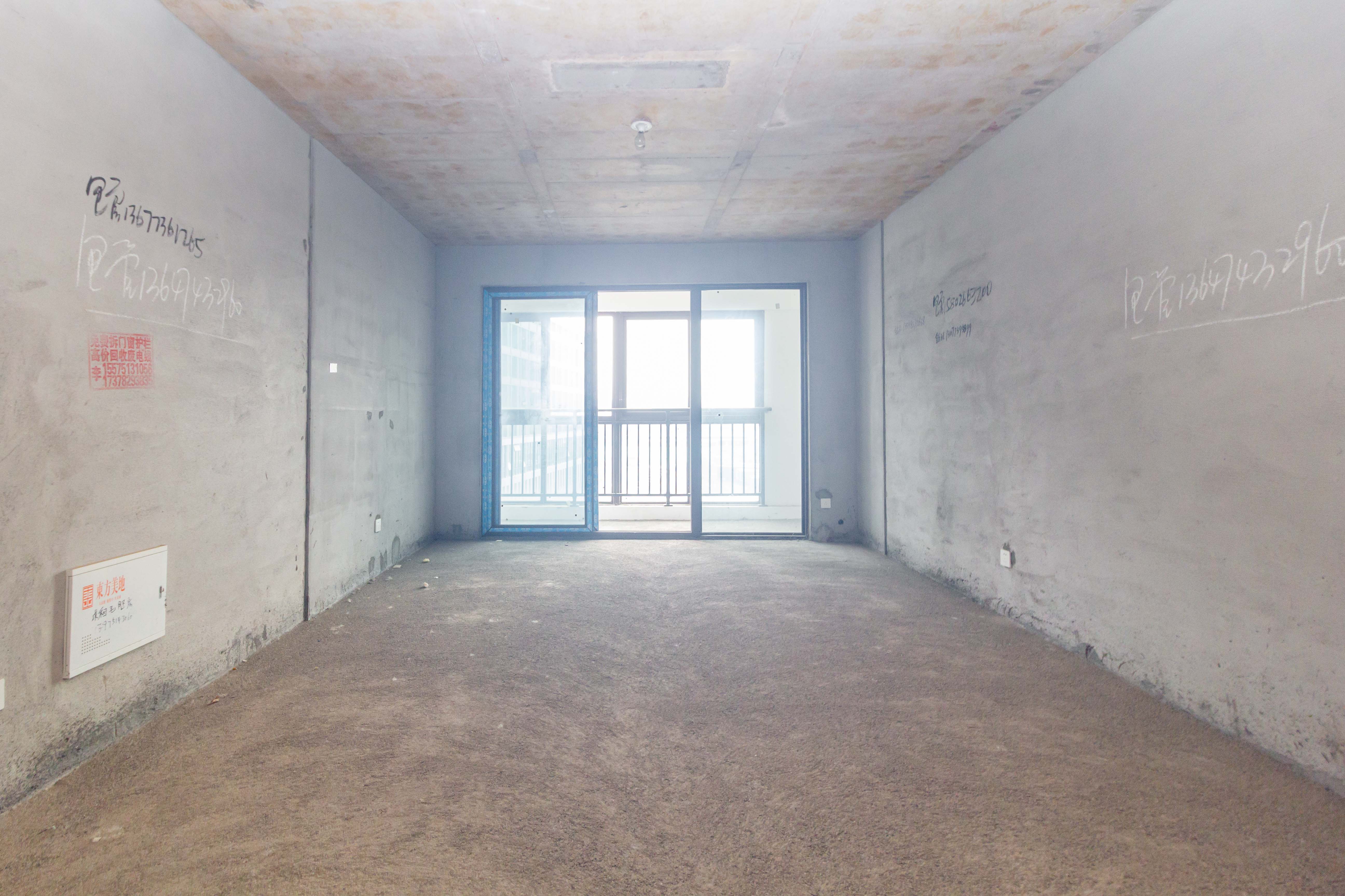 东方美地 4室2厅2卫 91.8万 东方美地 4室2厅2卫 91.8万客厅