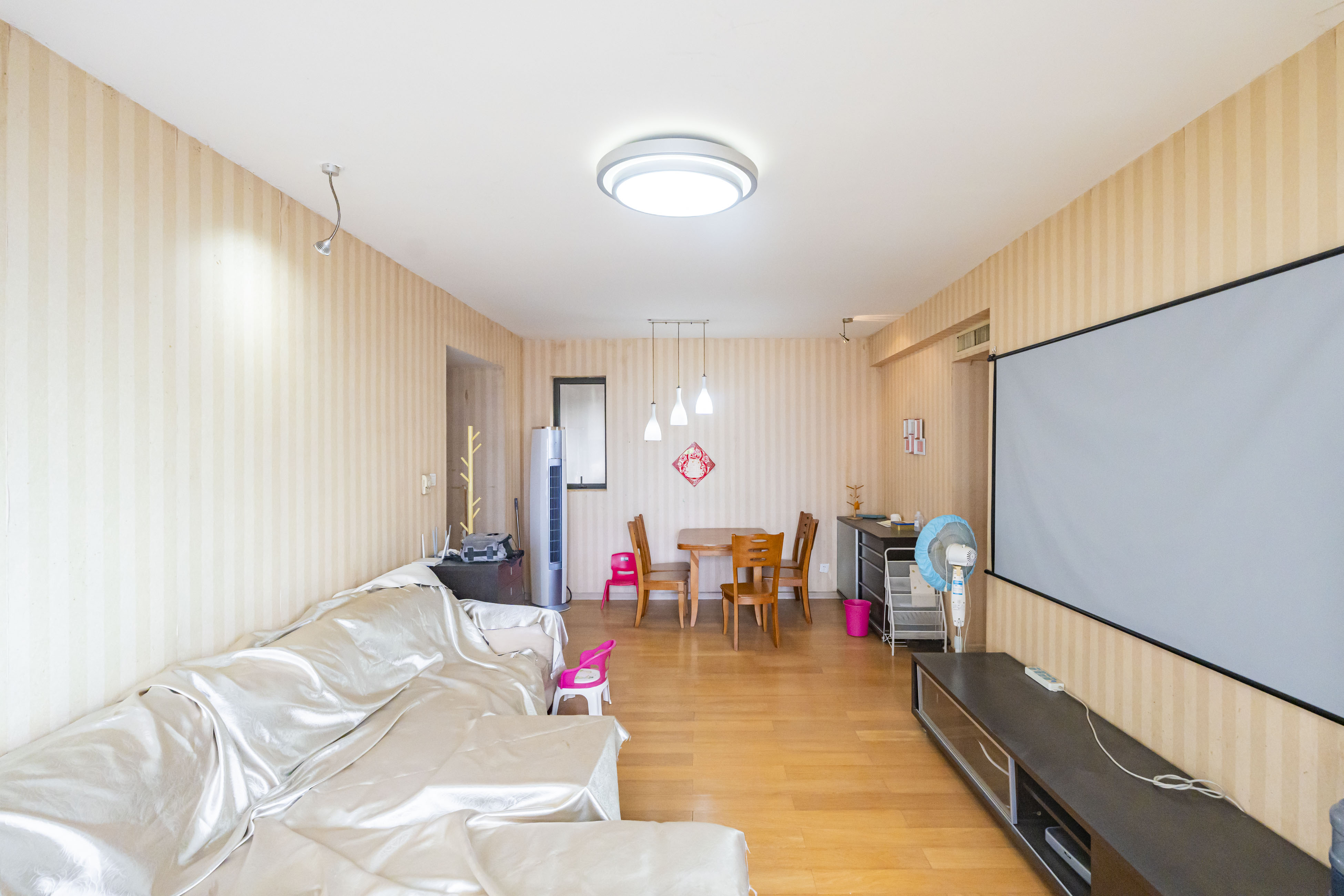 盛世美居荷园 3室2厅2卫 106.0万 盛世美居荷园 3室2厅2卫 106.0万客厅