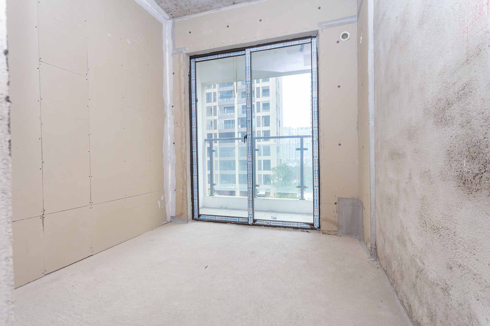 润和湘江天地C区 4室2厅2卫 152.0万 润和湘江天地C区 4室2厅2卫 152.0万卧室