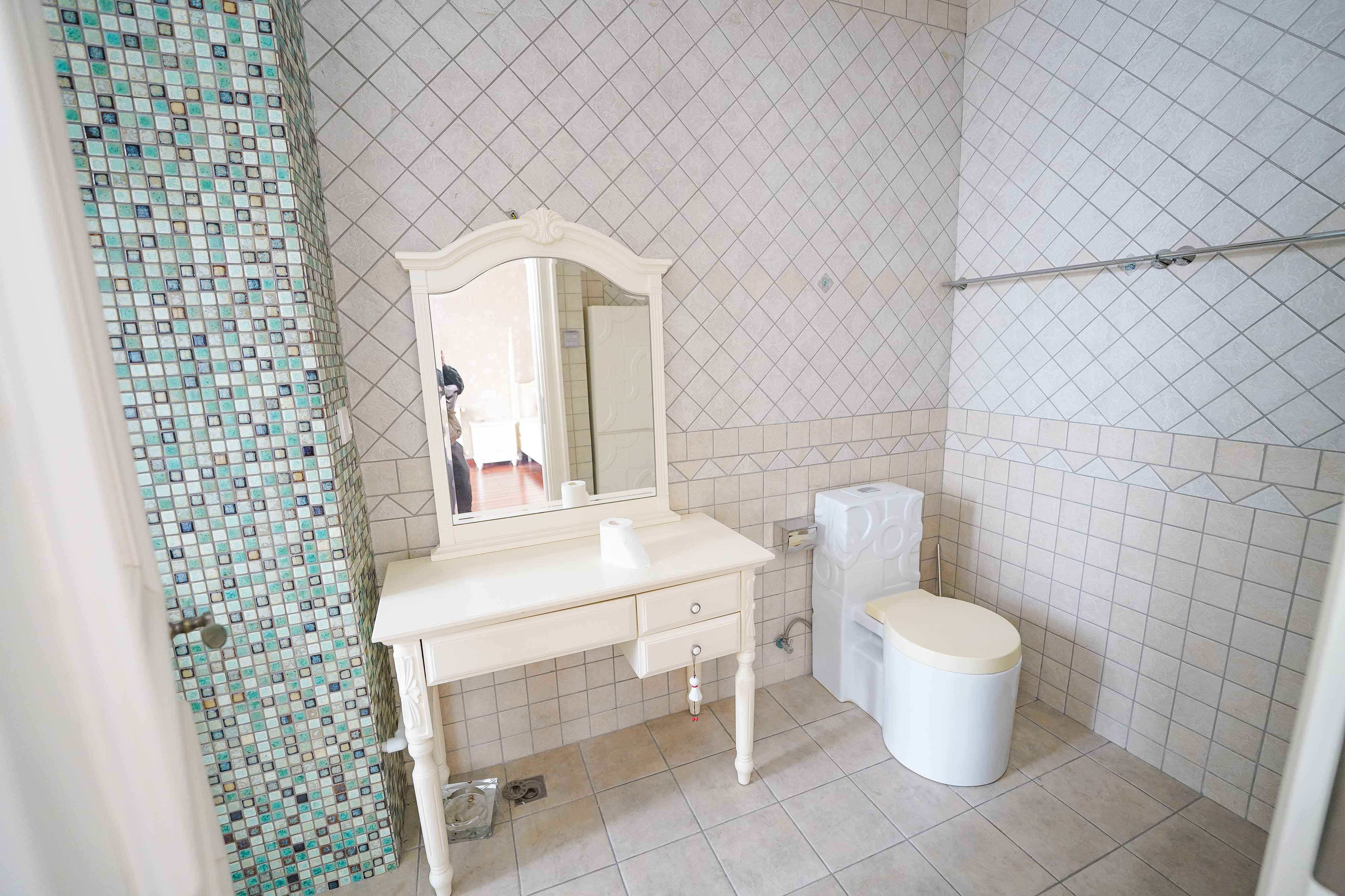 佳兆业水岸新都  5室2厅4卫   328.00万卫生间