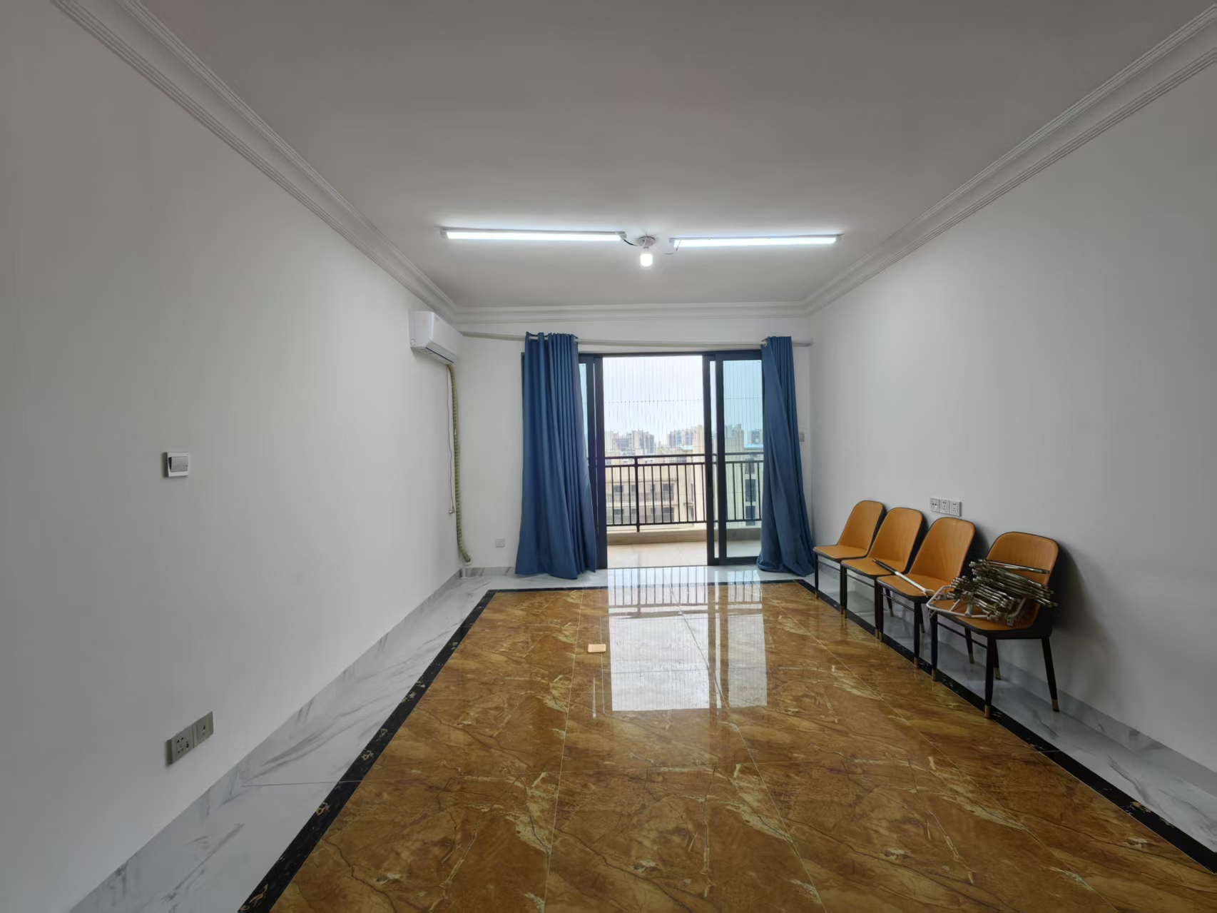 碧桂园梓山府 3室2厅2卫 1800.0元/月 碧桂园梓山府 3室2厅2卫 1800.0元/月室内图