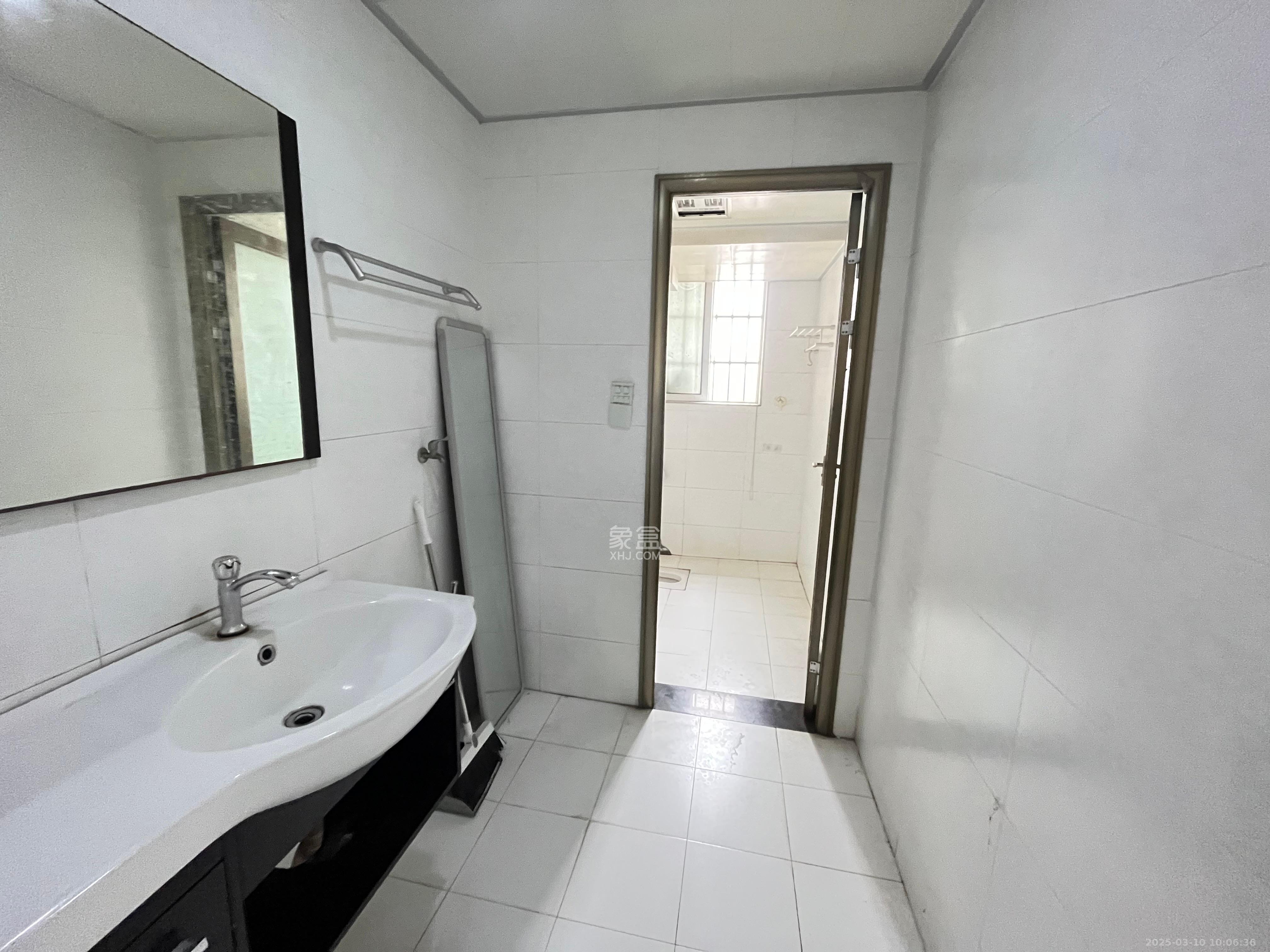 鑫天山城明珠 4室2厅2卫 1700.0元/月 鑫天山城明珠 4室2厅2卫 1700.0元/月室内图